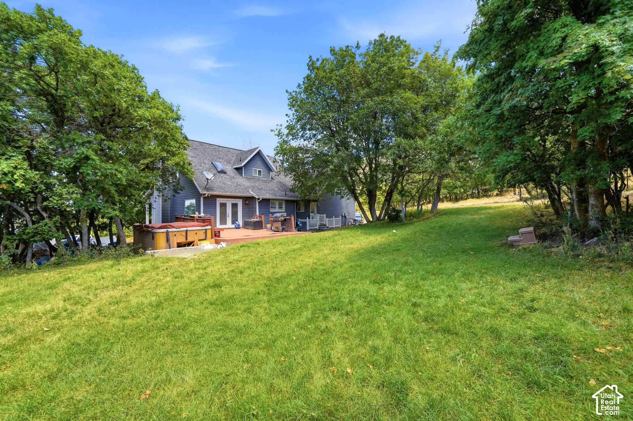 main property photo 23