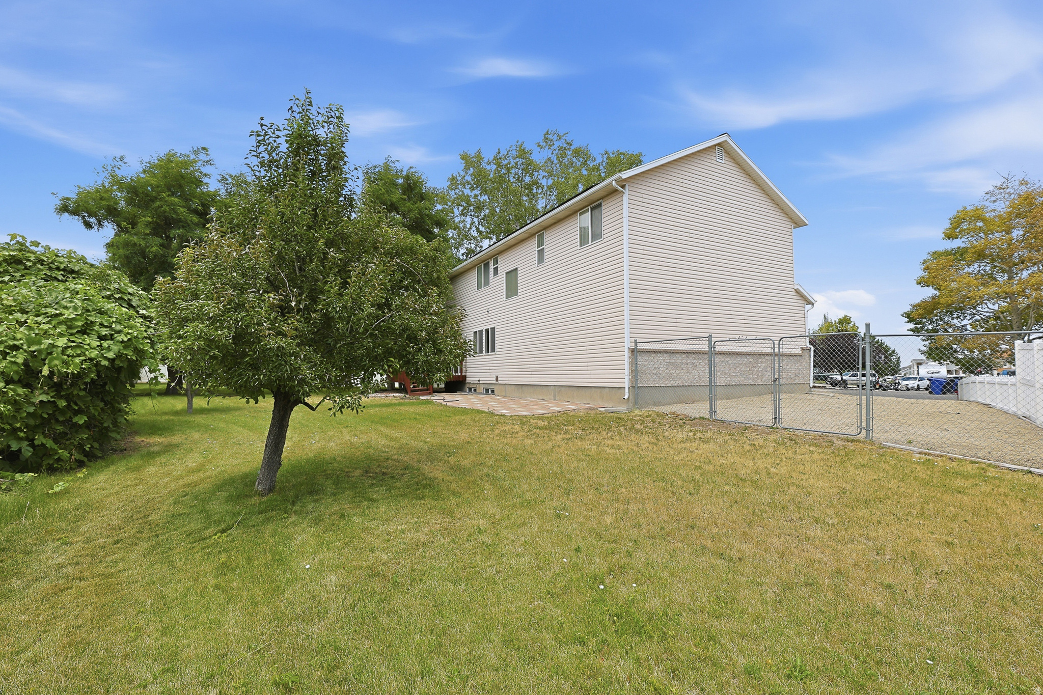 main property photo 36