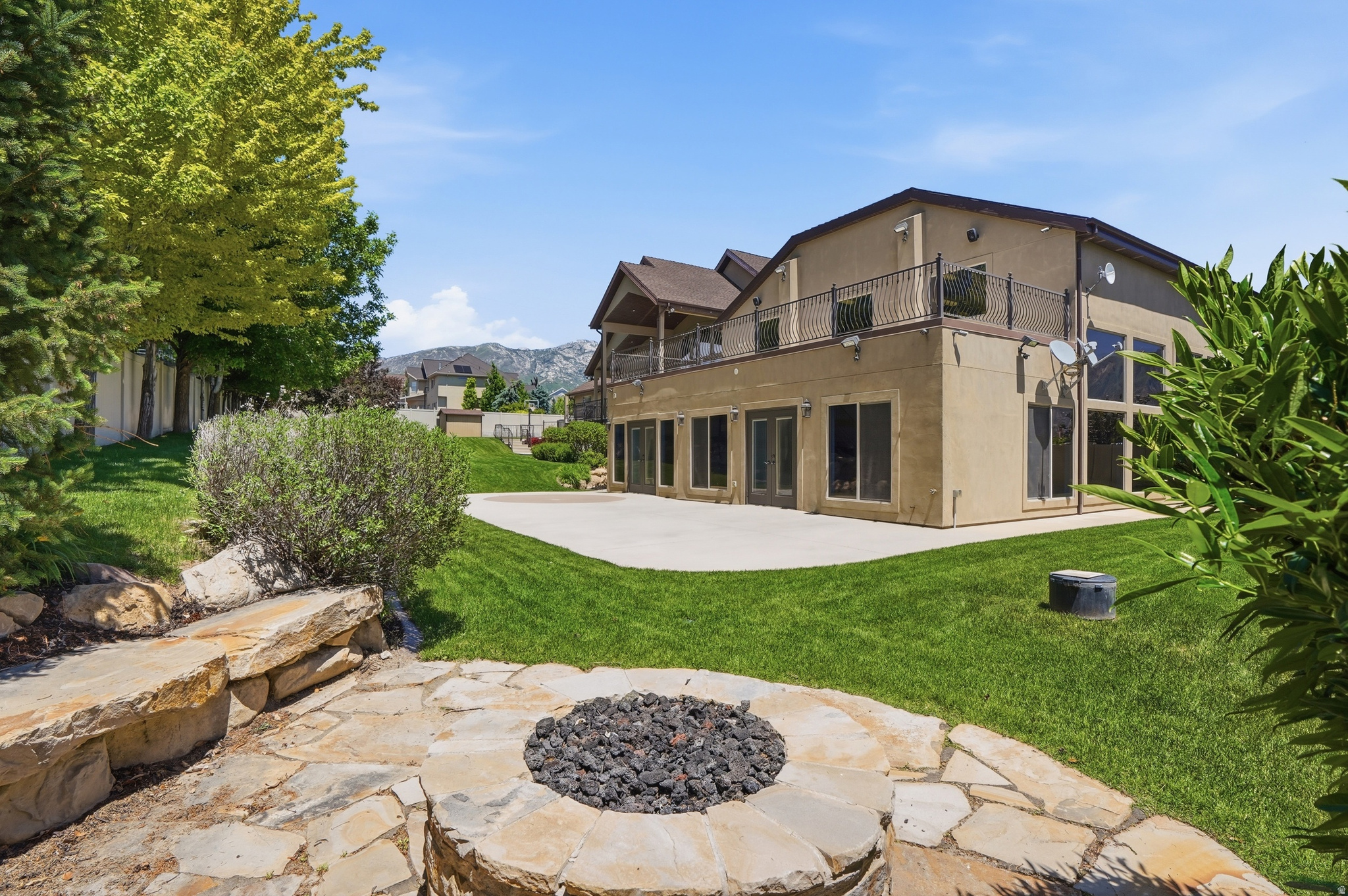 main property photo 4