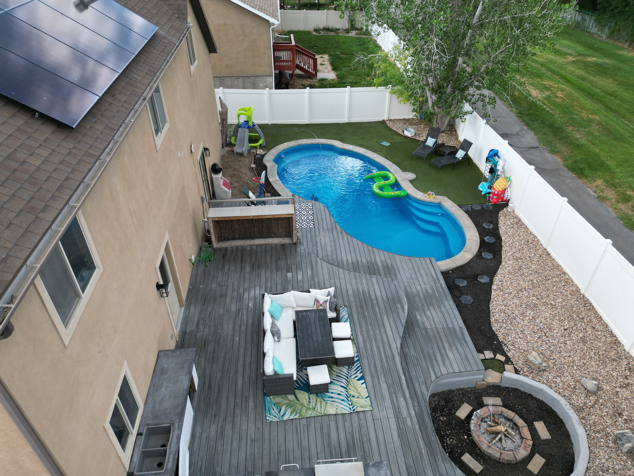 main property photo 28