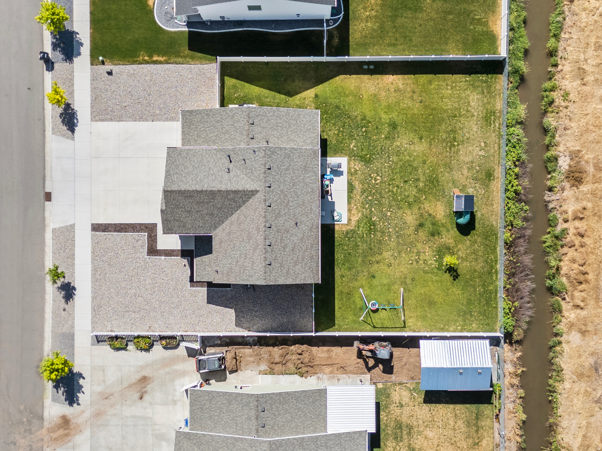 main property photo 36