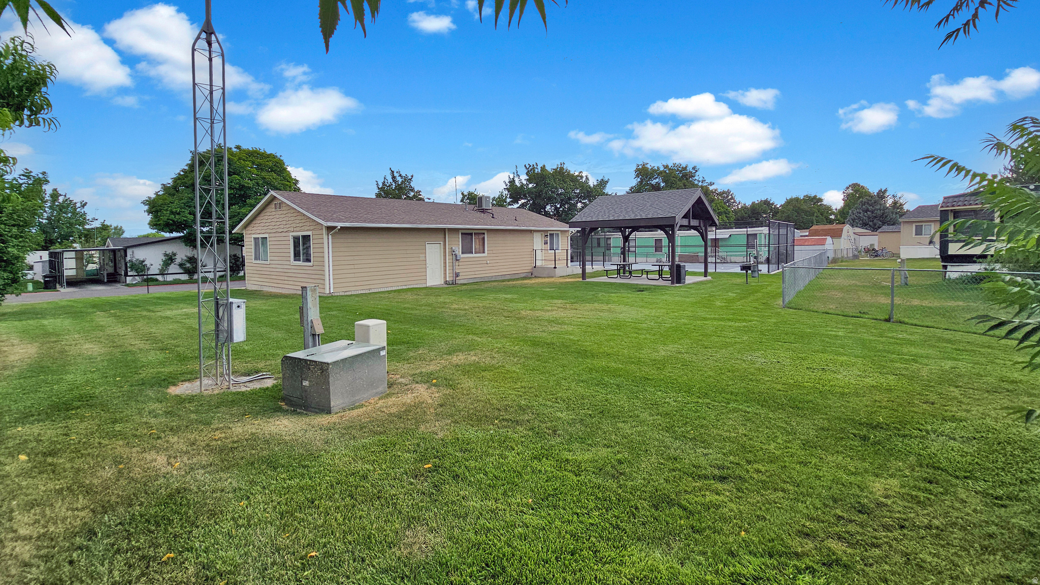 main property photo 15