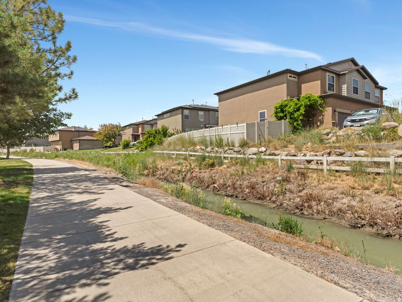 main property photo 23