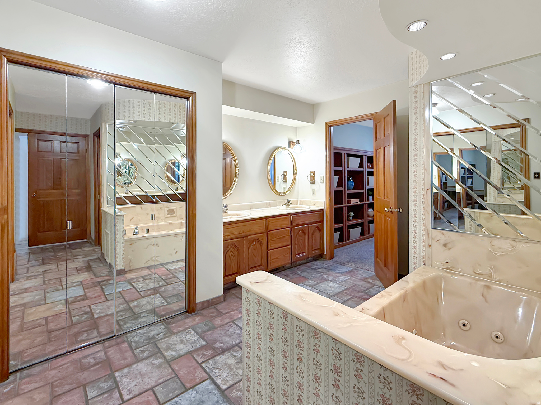 main property photo 19