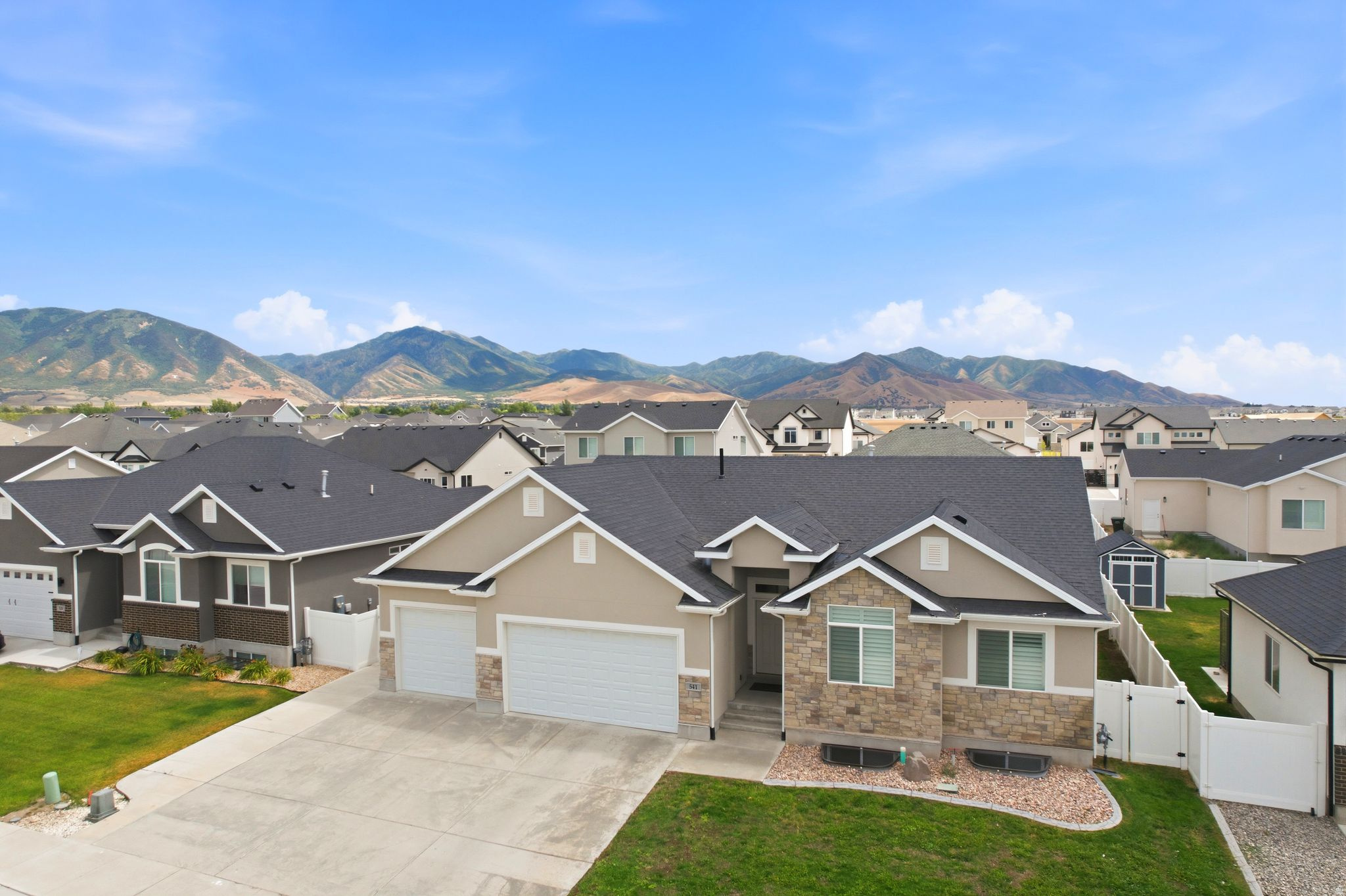 main property photo 40