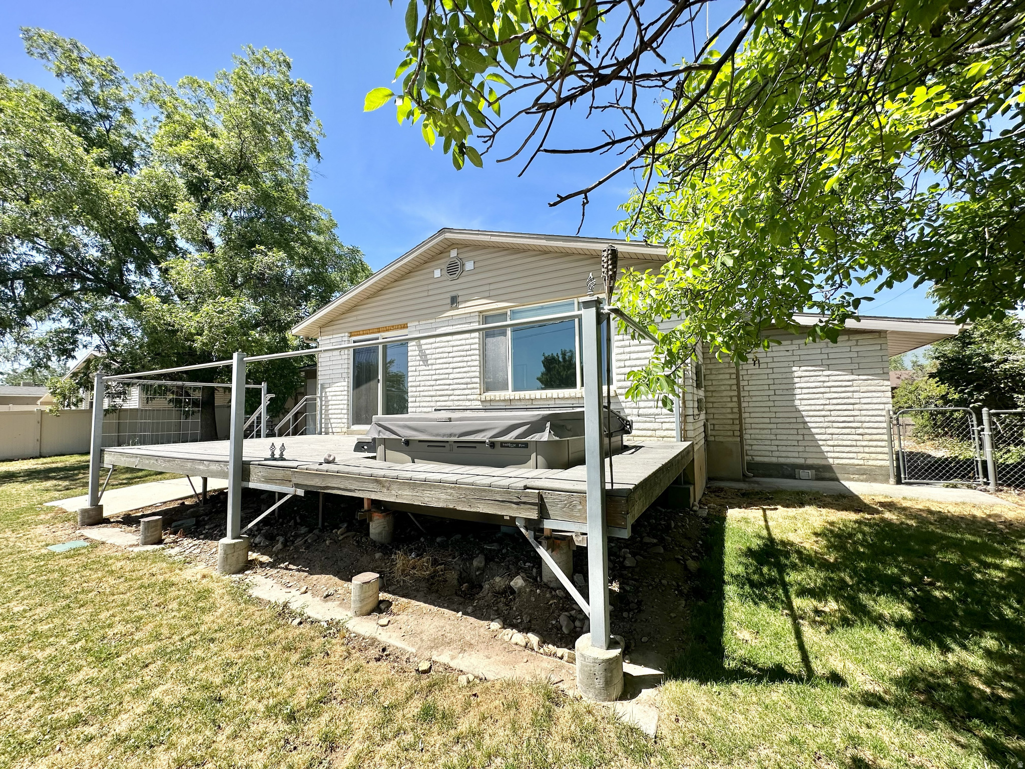 main property photo 11