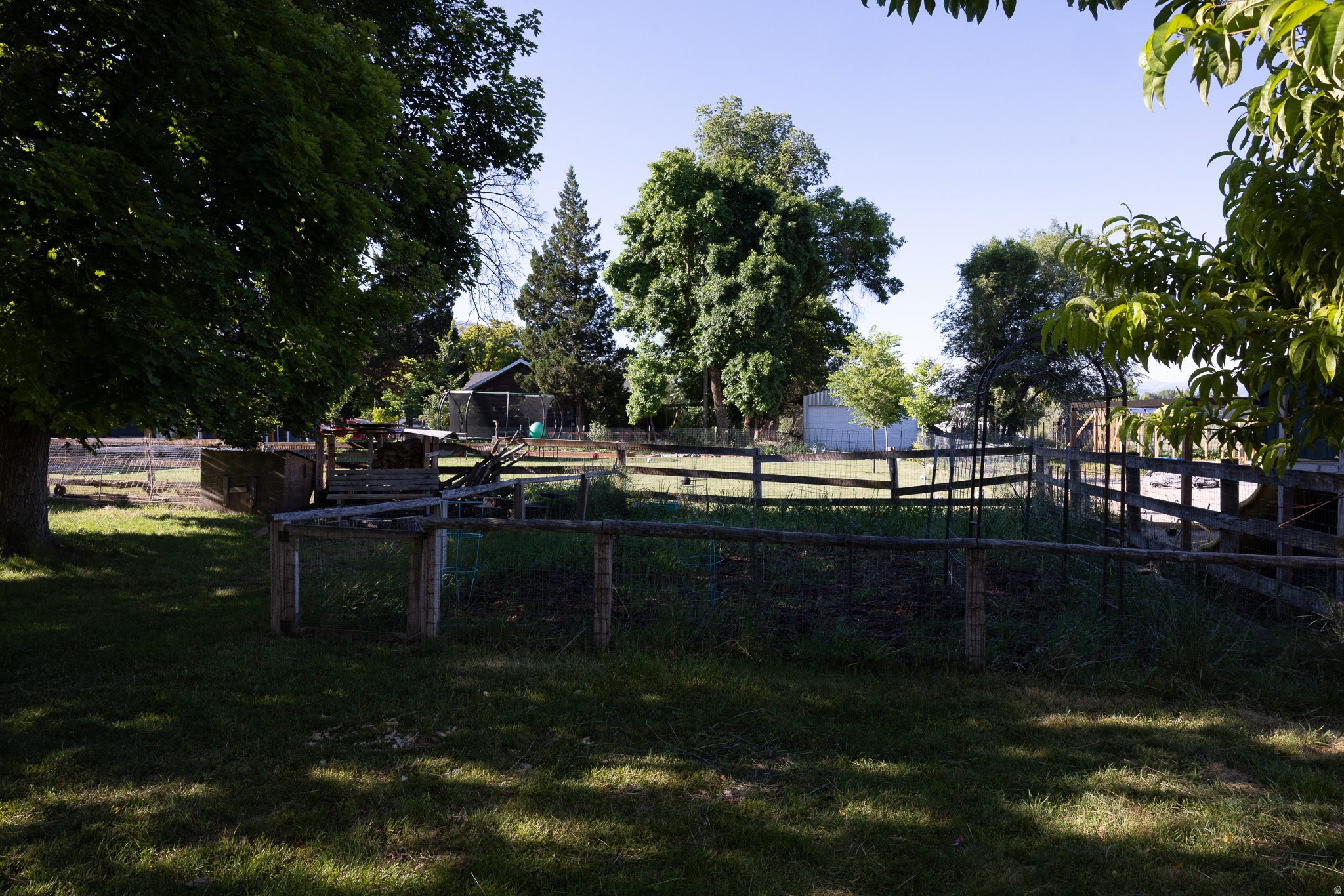 main property photo 28