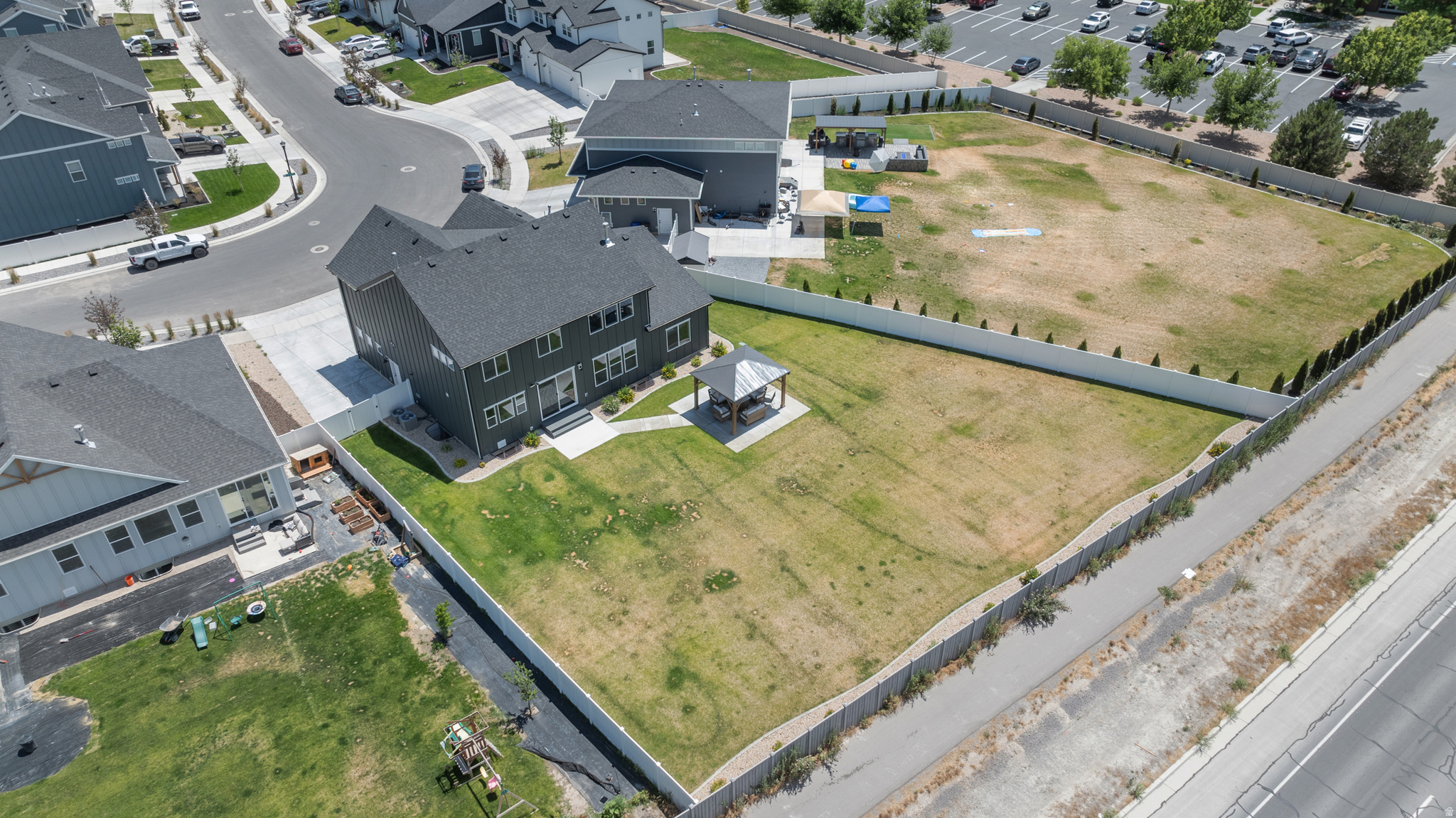 main property photo 41