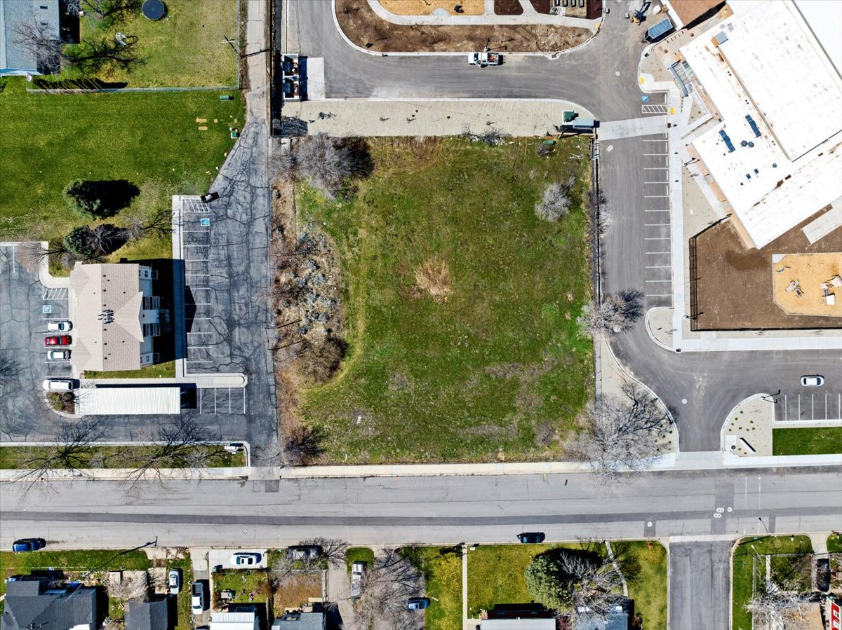 main property photo 11