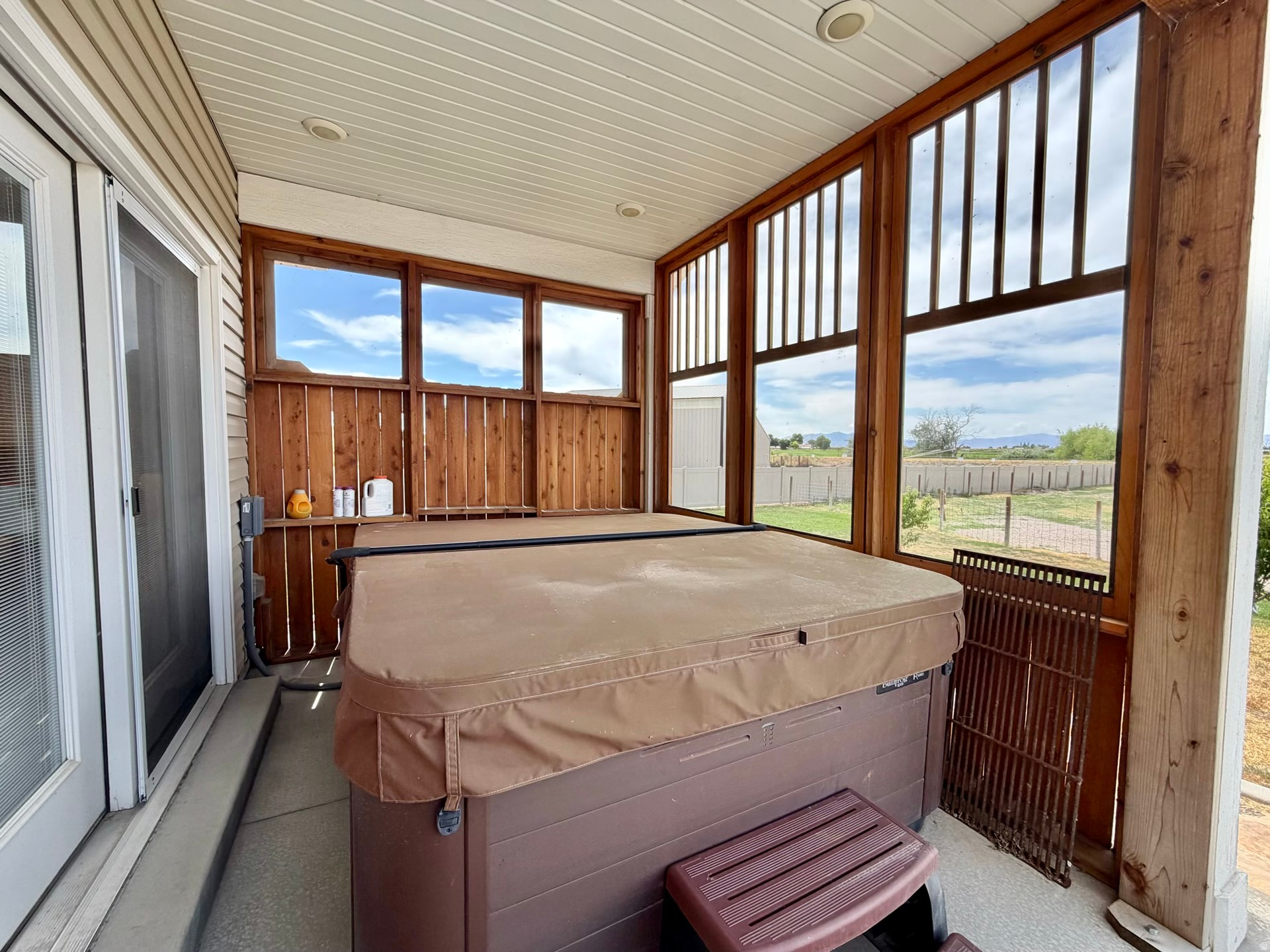 main property photo 36