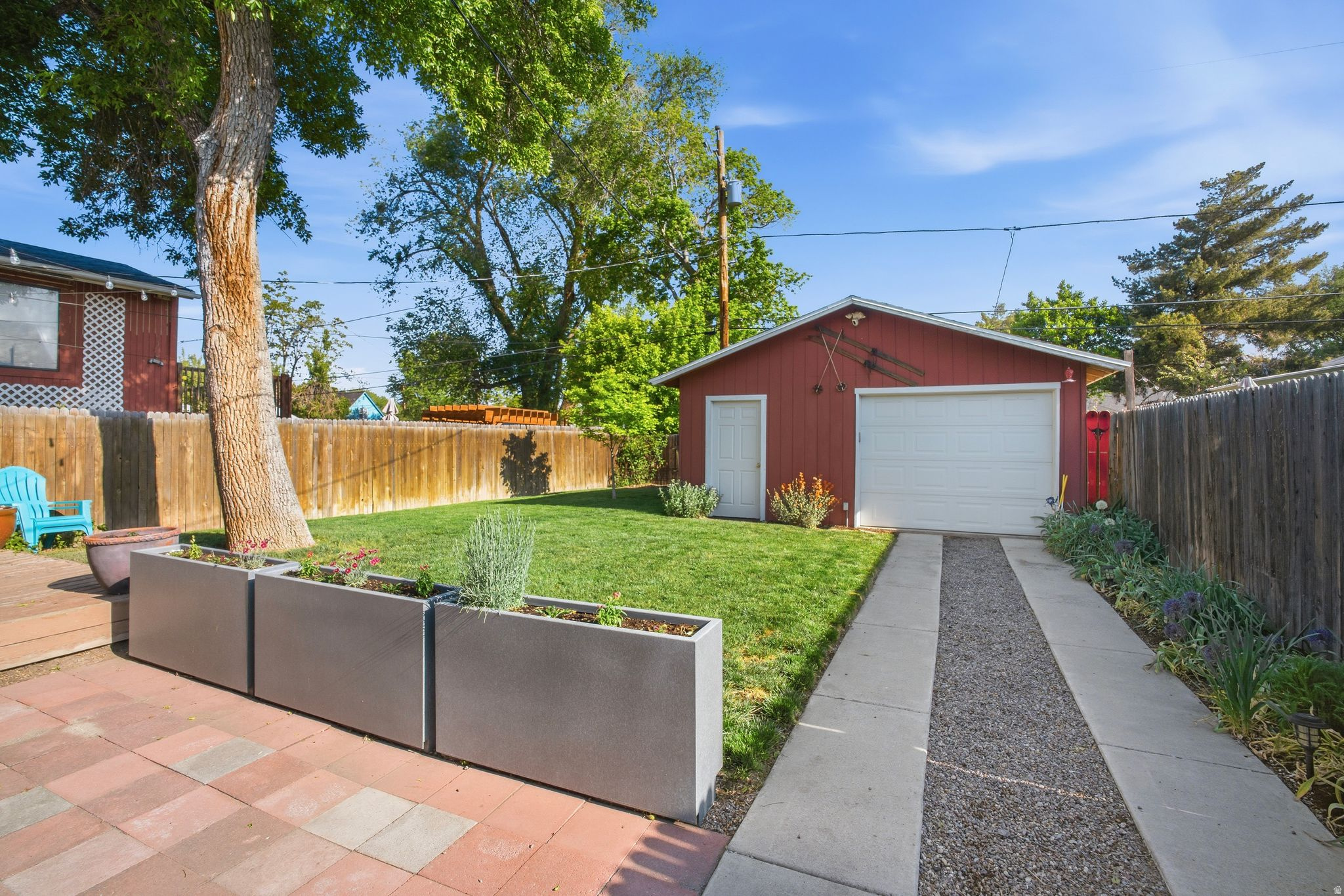 main property photo 19