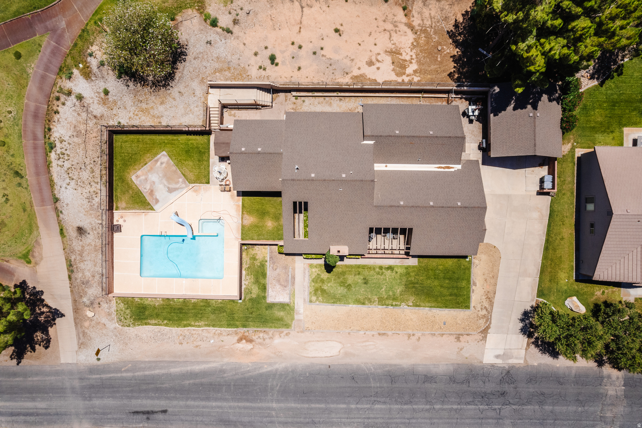 main property photo 40
