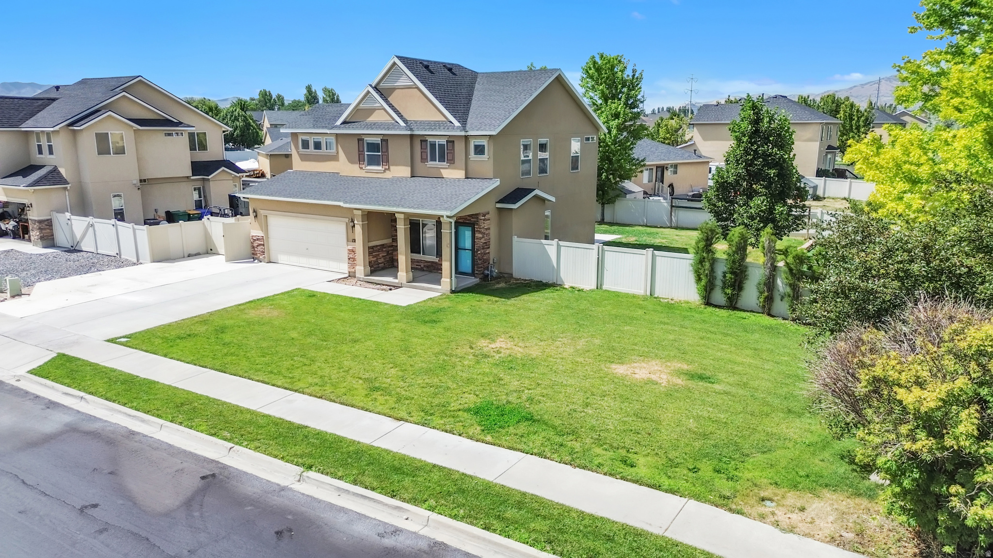 main property photo 32