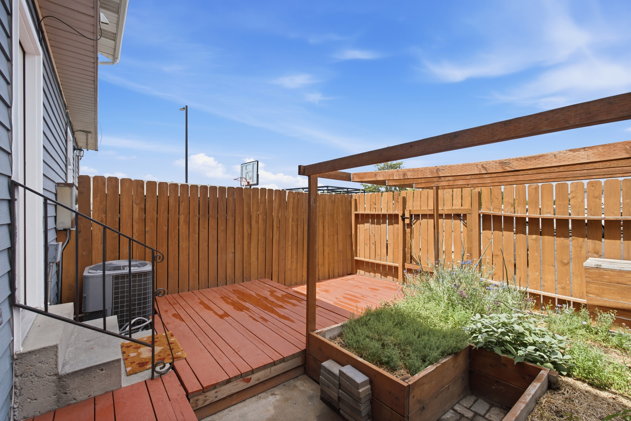 main property photo 16
