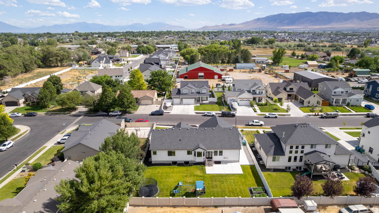main property photo 45