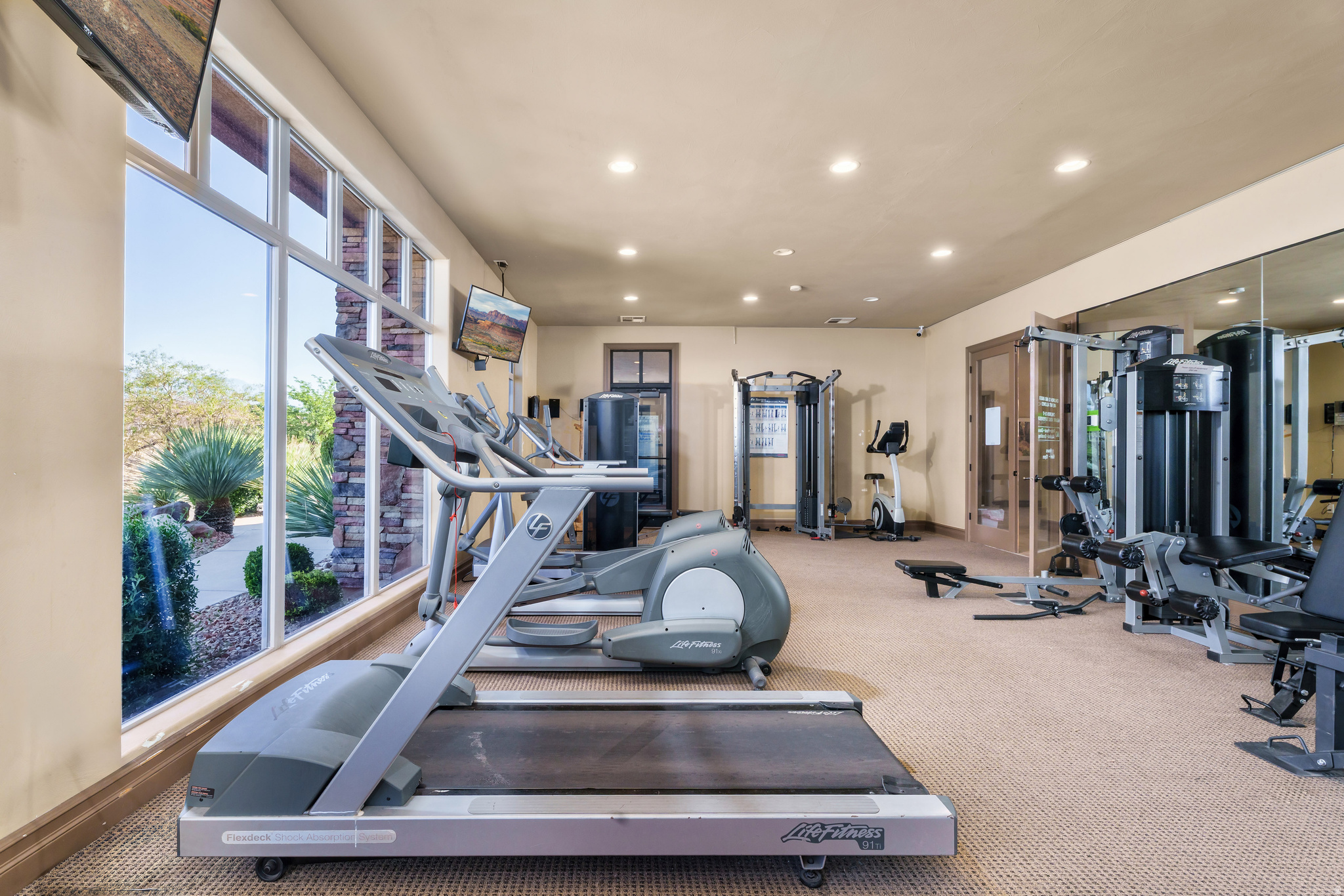 main property photo 31