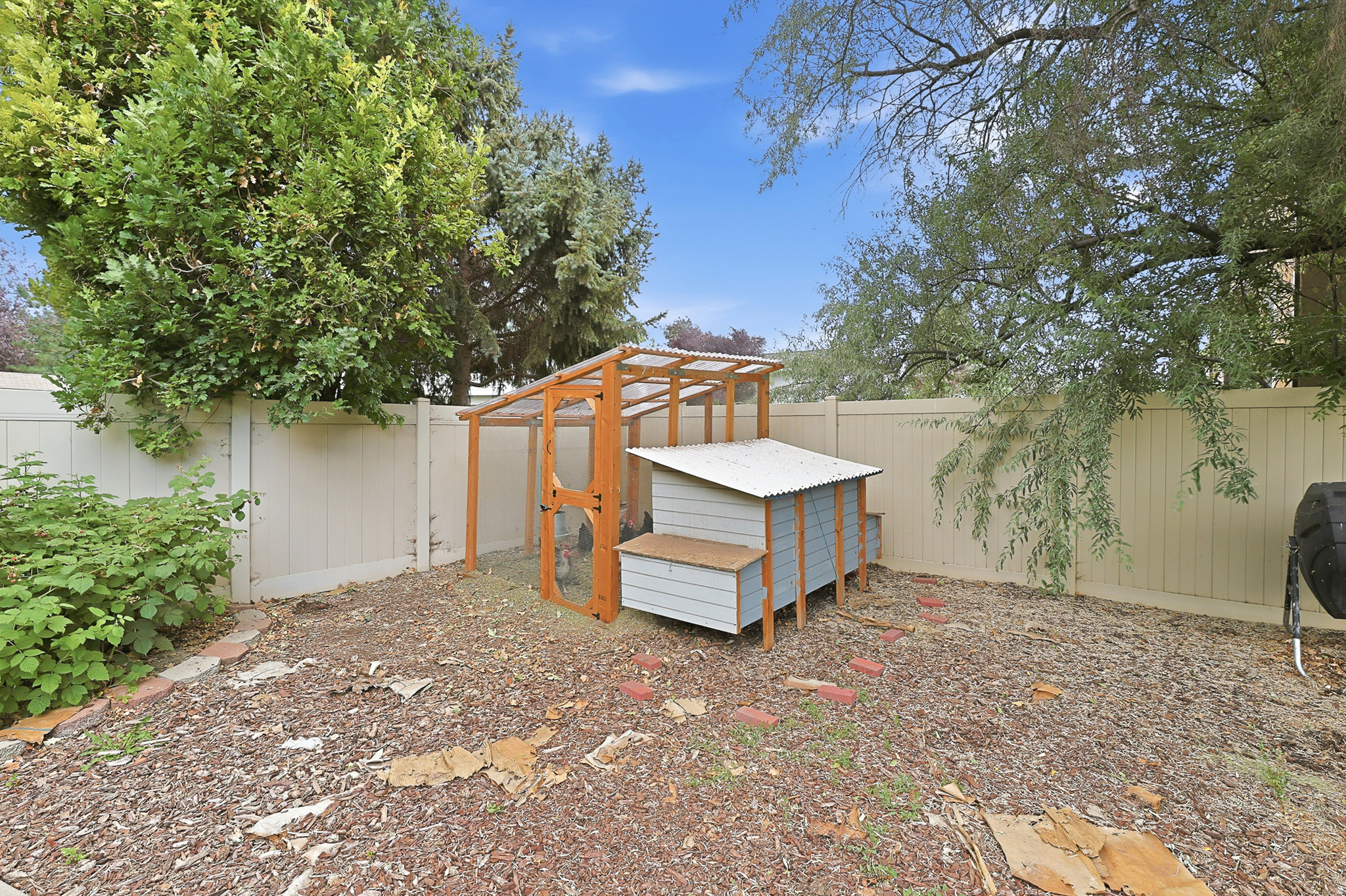 main property photo 32