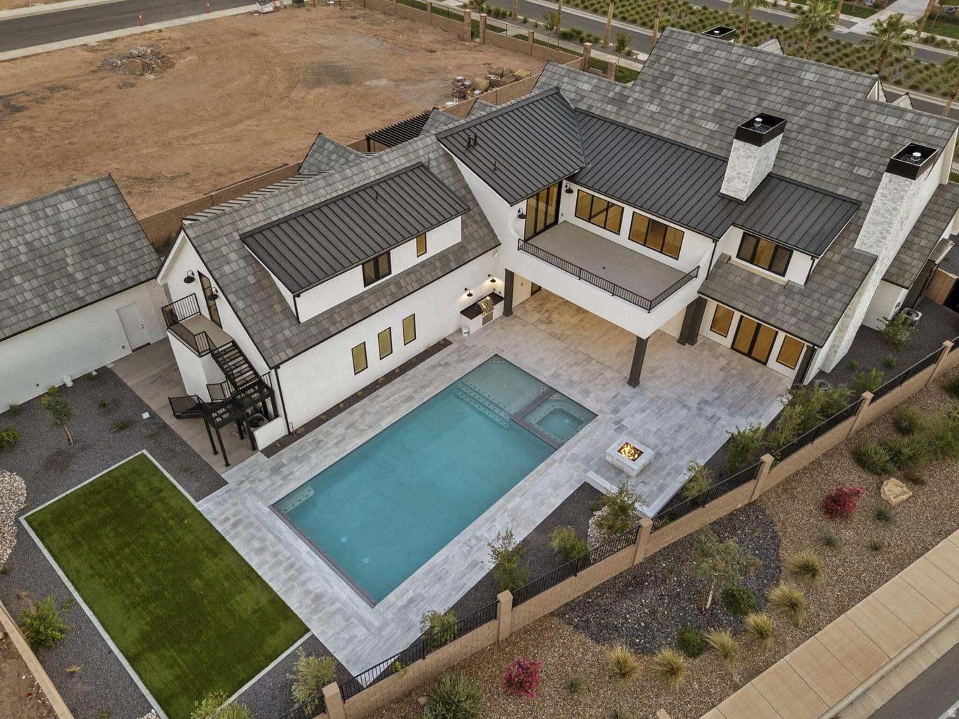 main property photo 13