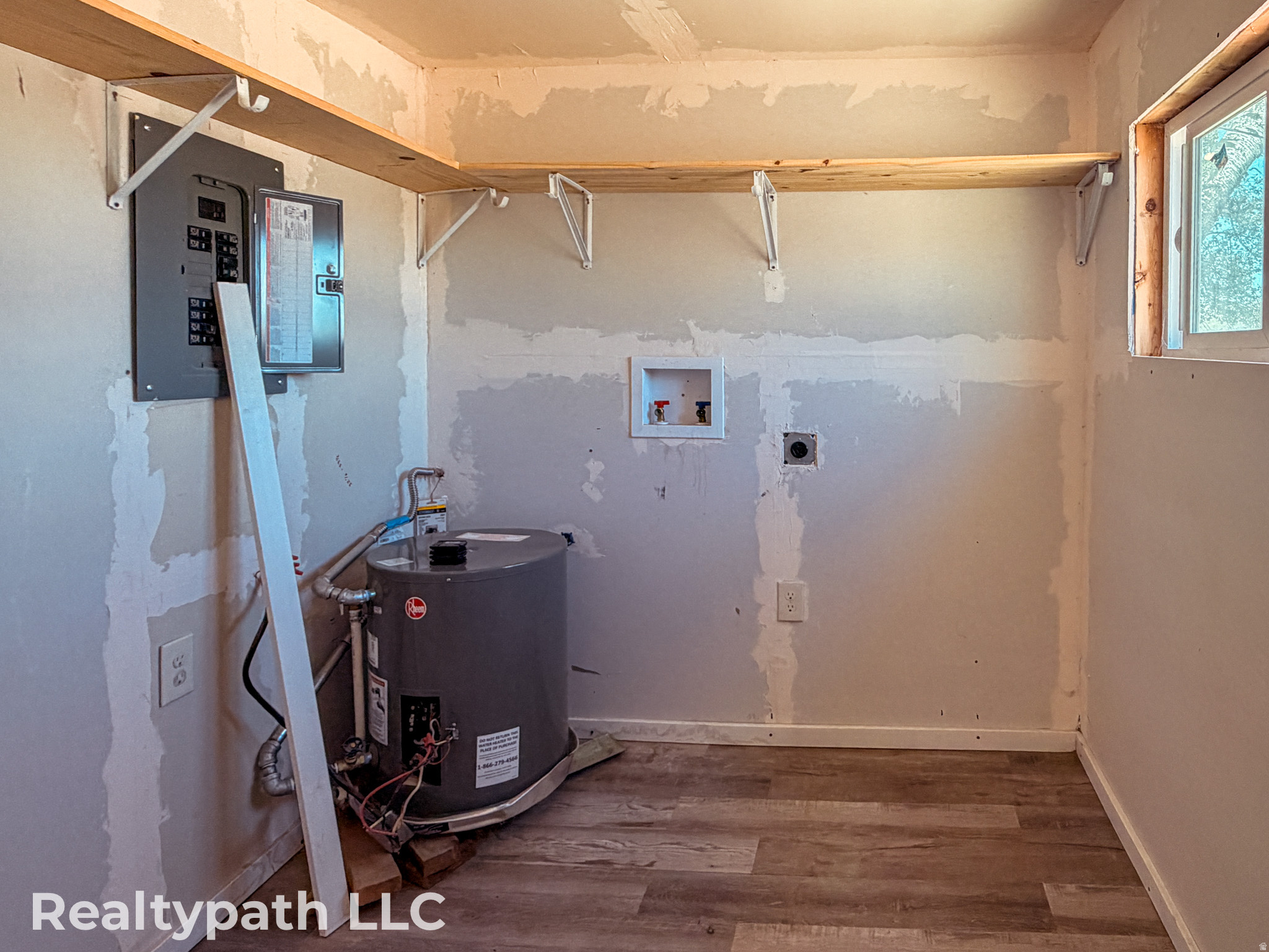 main property photo 24