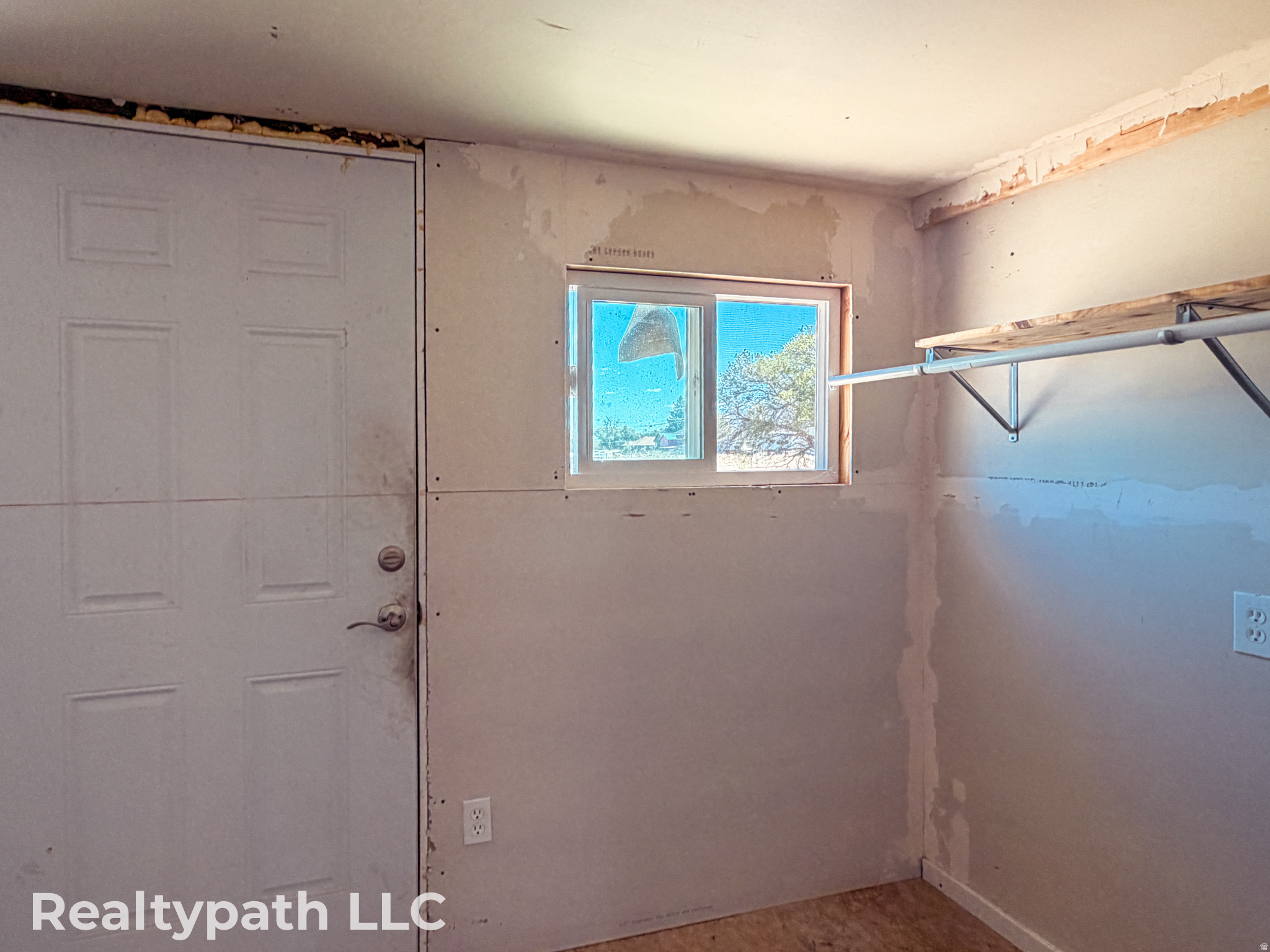 main property photo 25