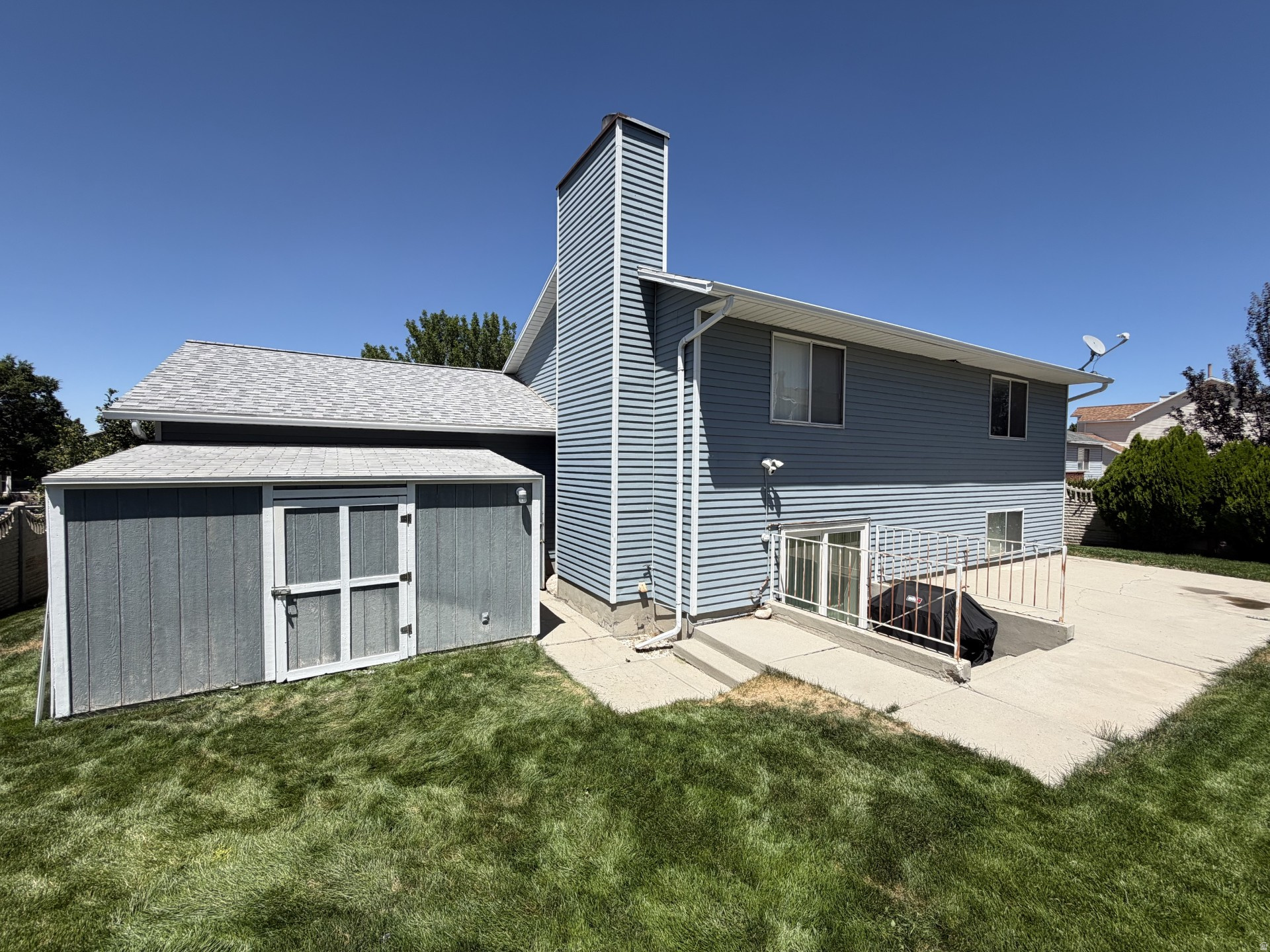 main property photo 13