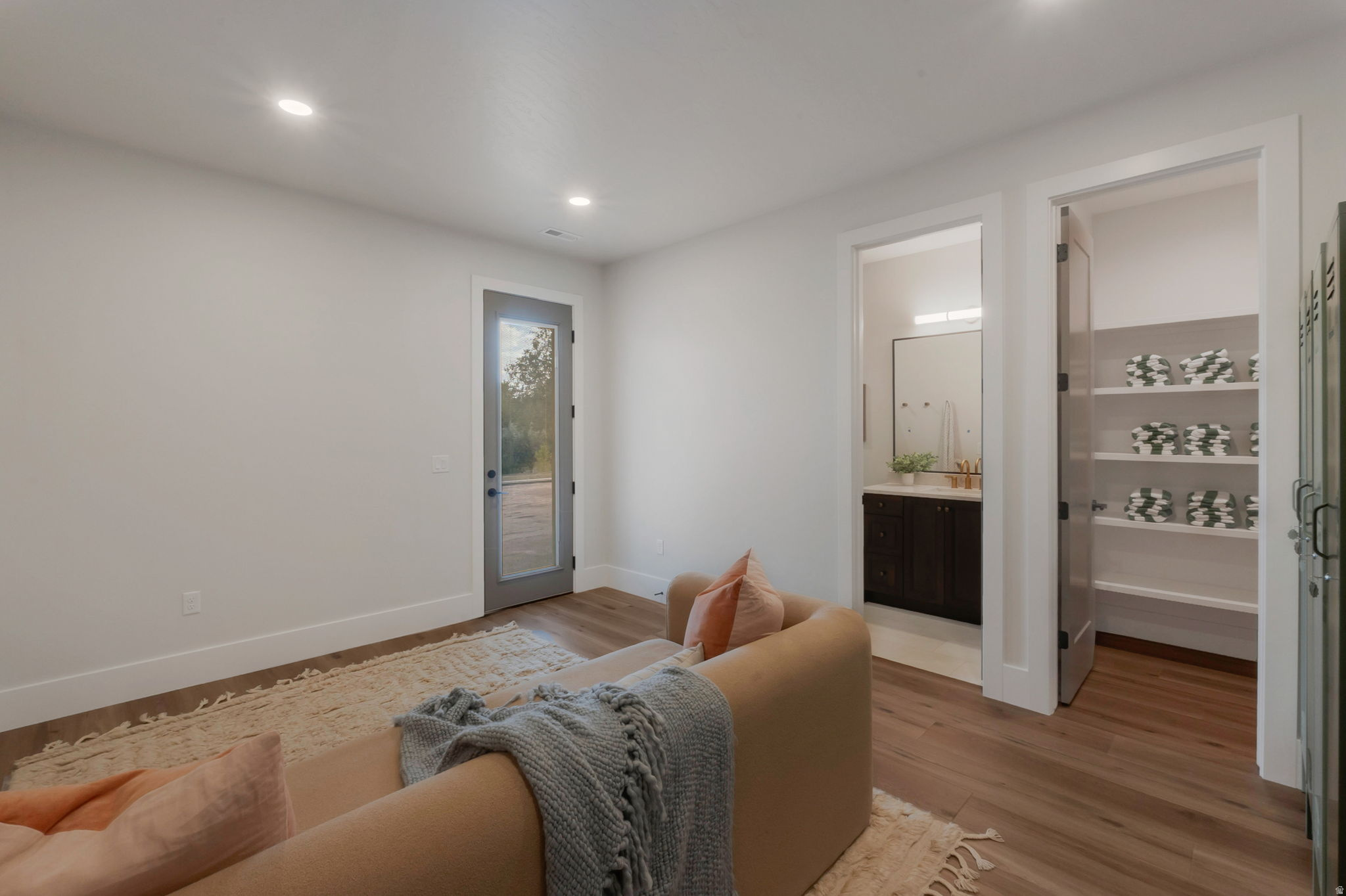 main property photo 79