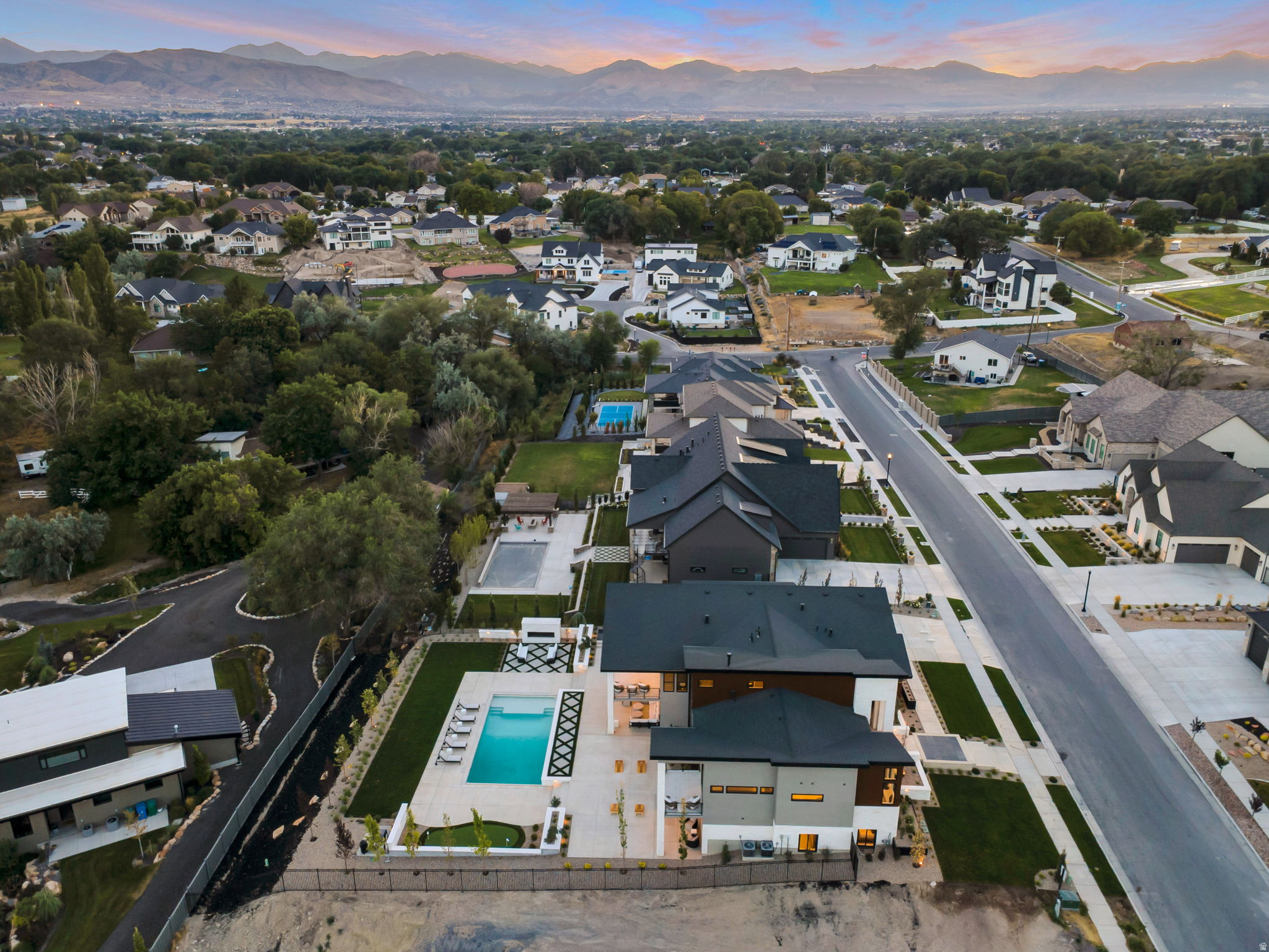 main property photo 9