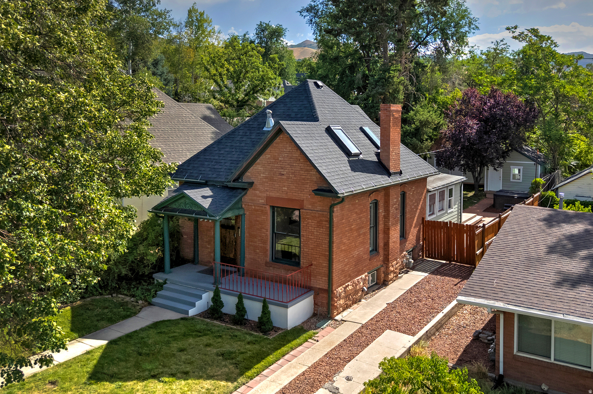 main property photo 6