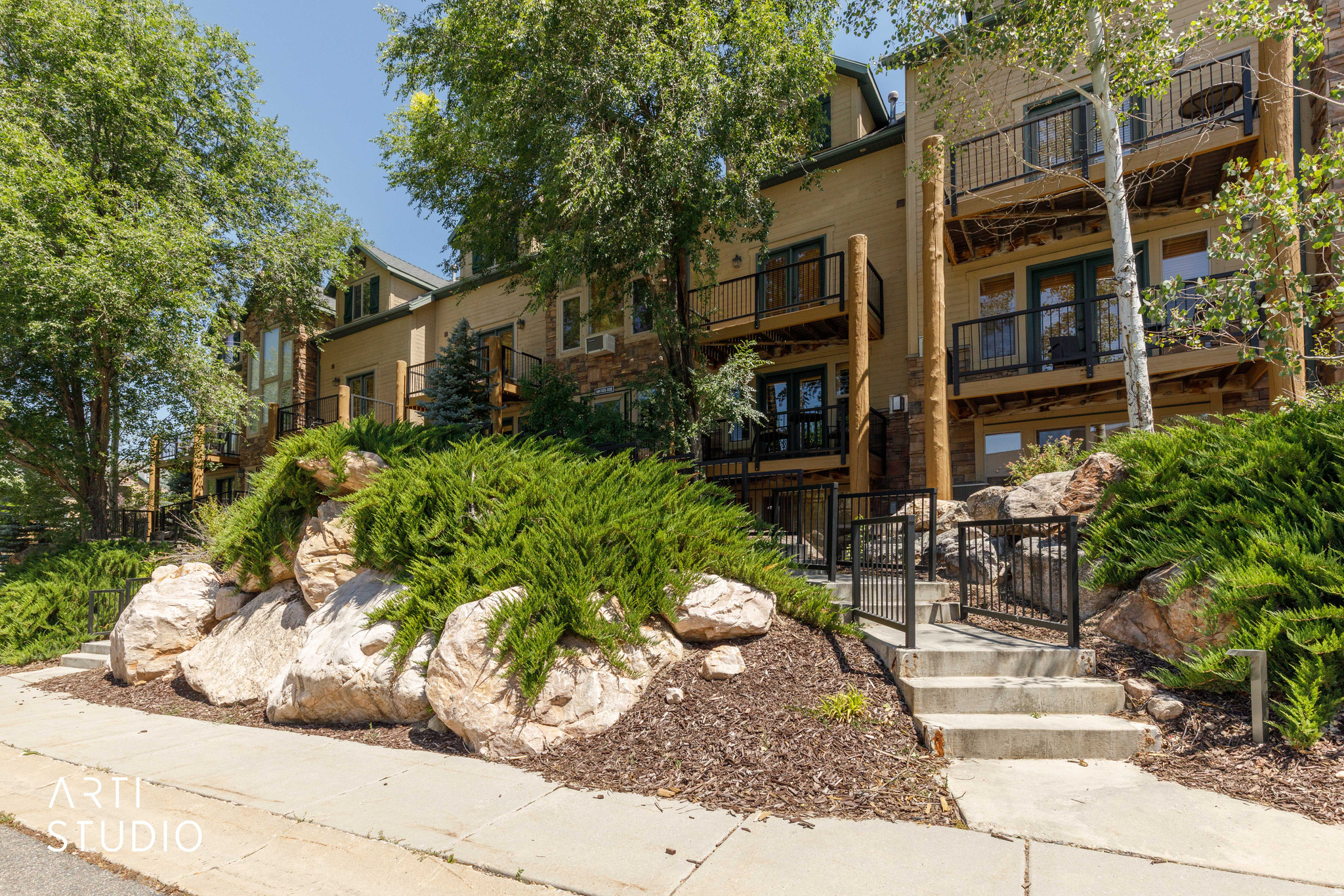 main property photo 28