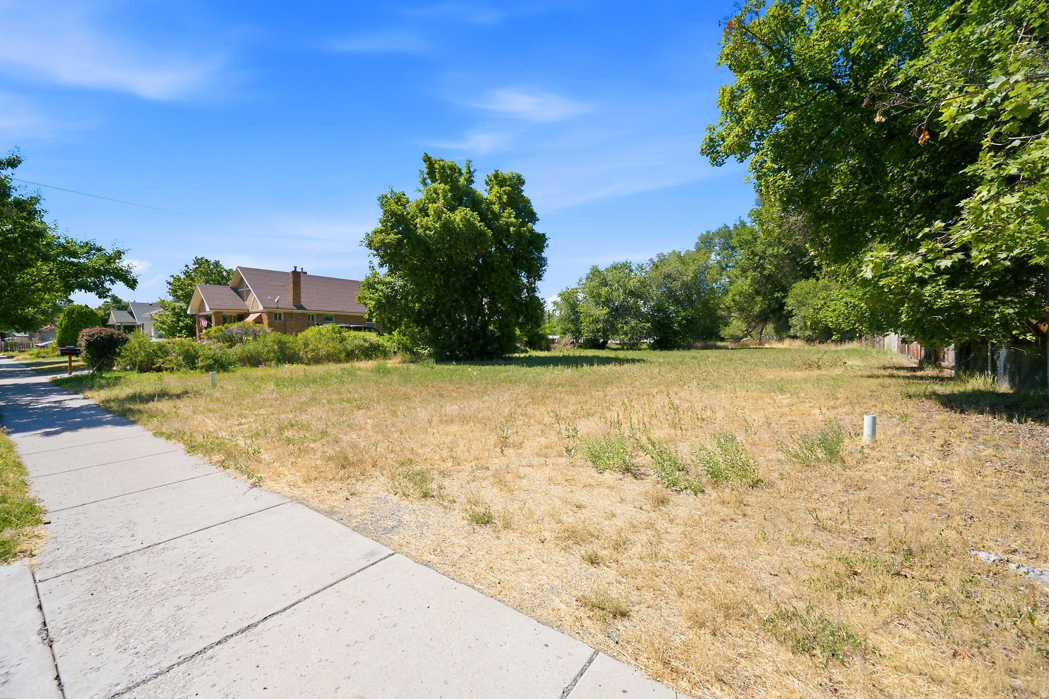 main property photo 28