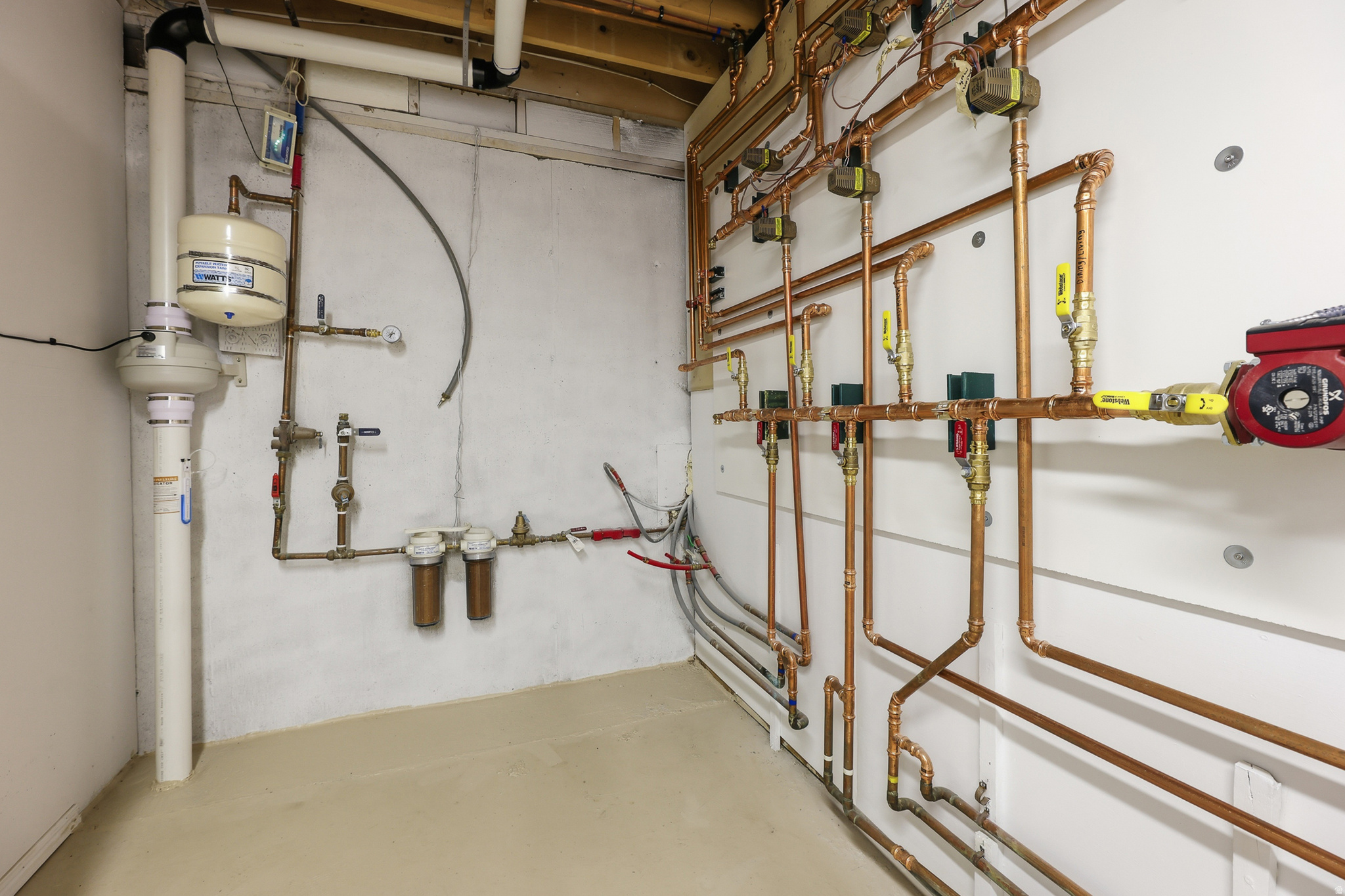 main property photo 28