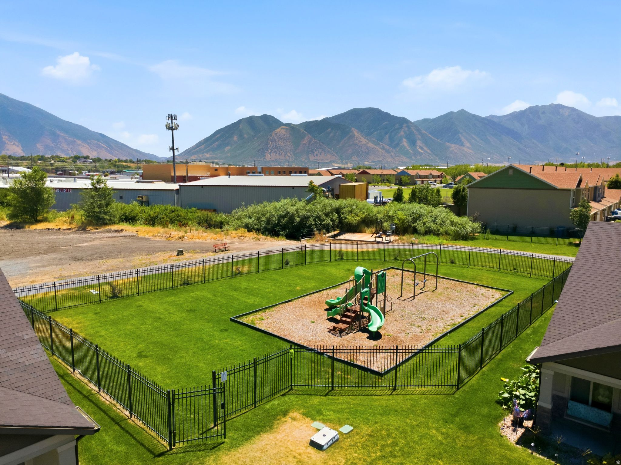 main property photo 31