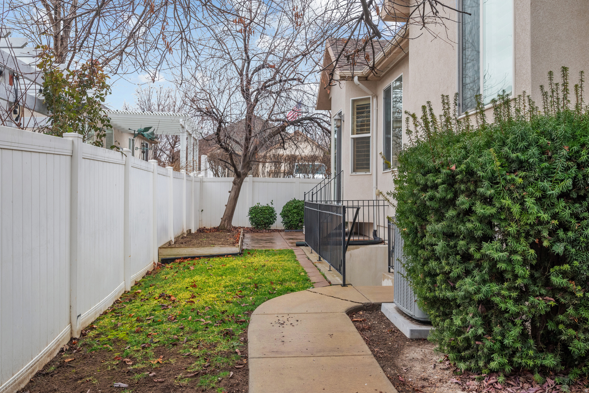 main property photo 36