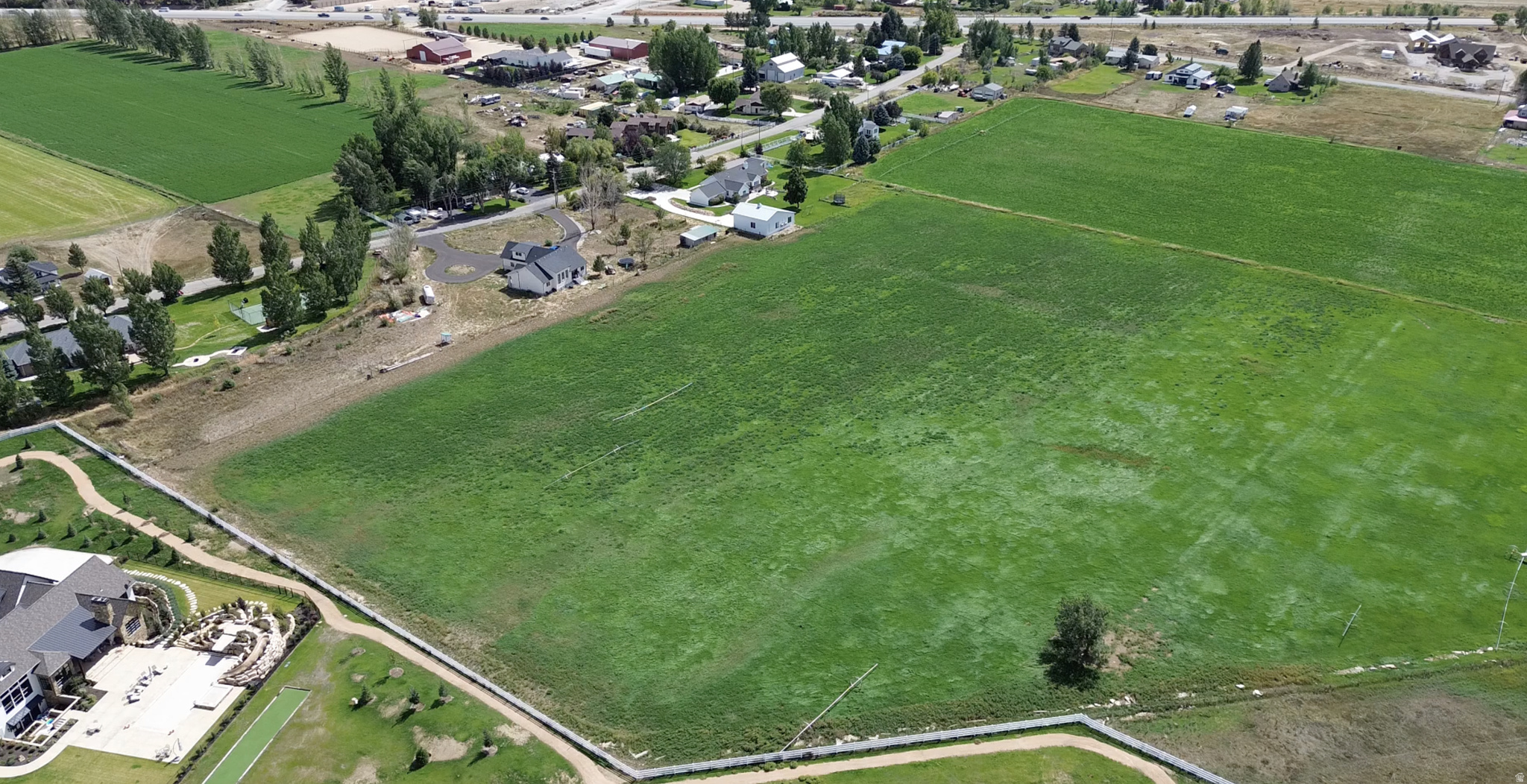 main property photo 13