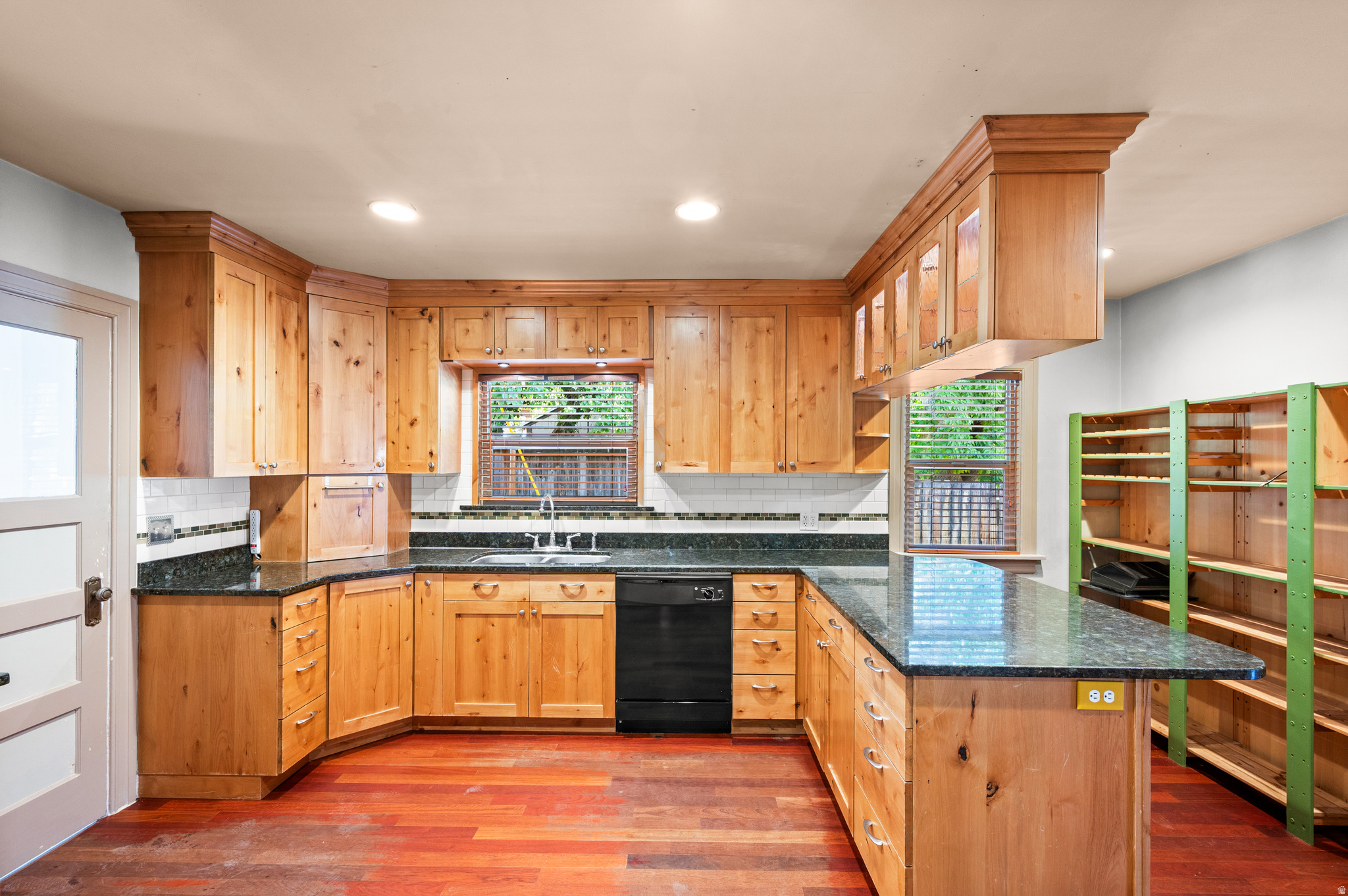 main property photo 8