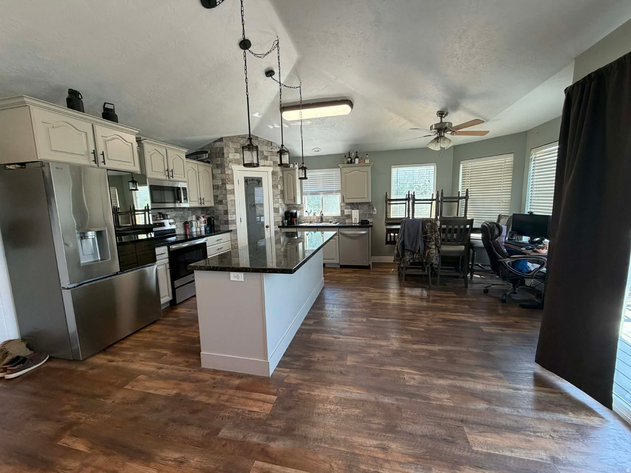 main property photo 15