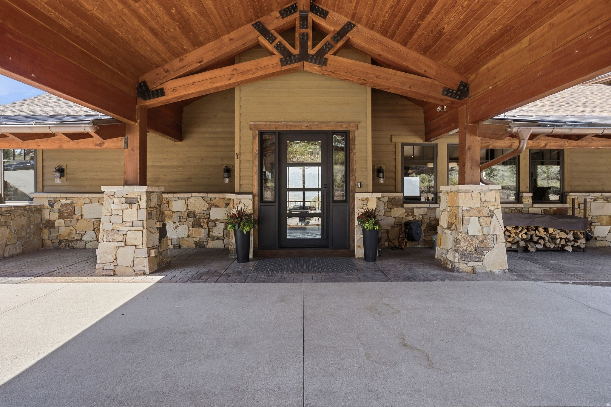 main property photo 78
