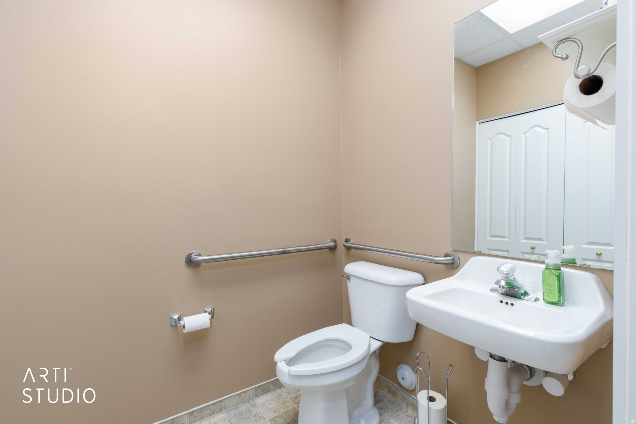 main property photo 13
