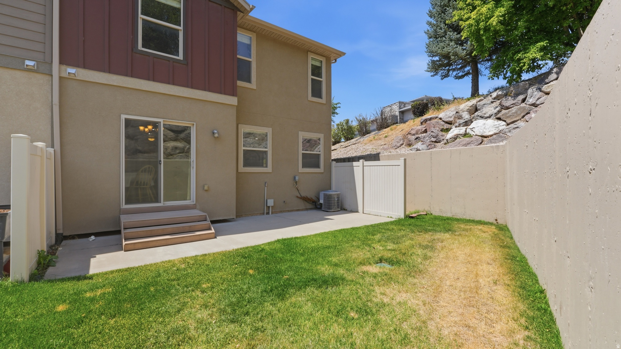 main property photo 25