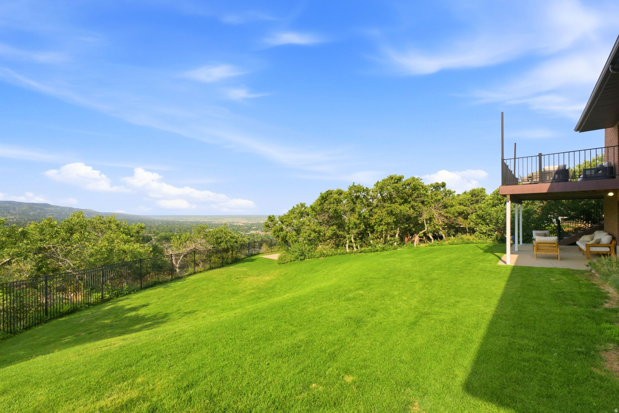 main property photo 40