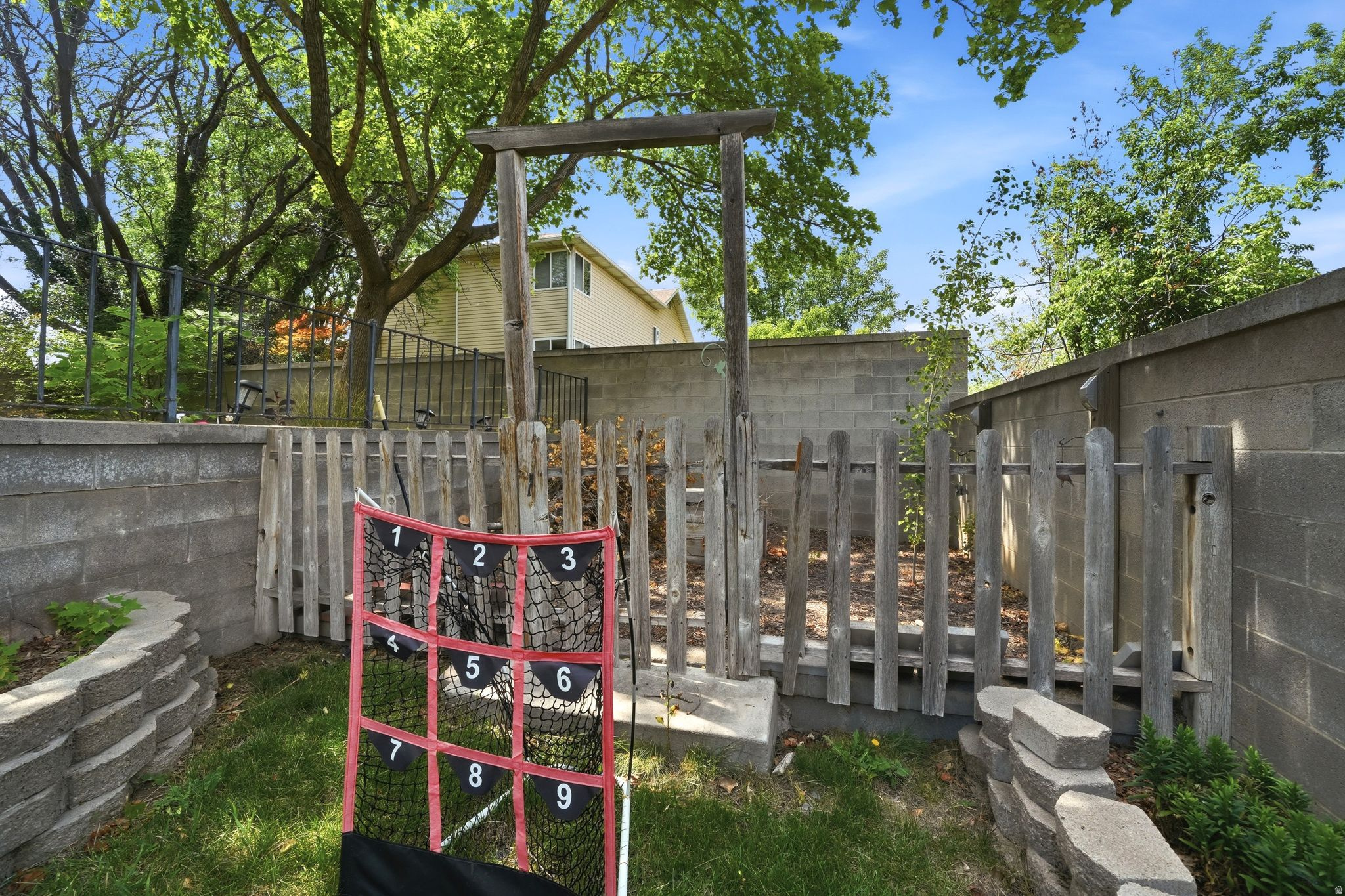 main property photo 40