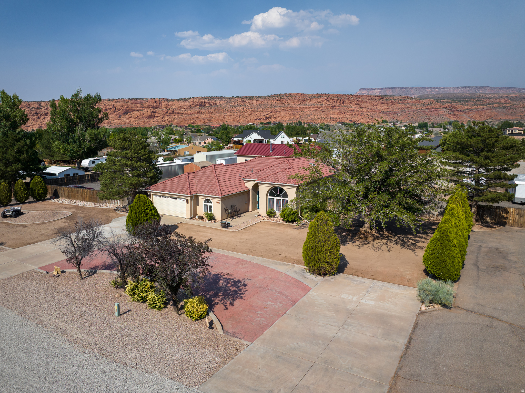 main property photo 40