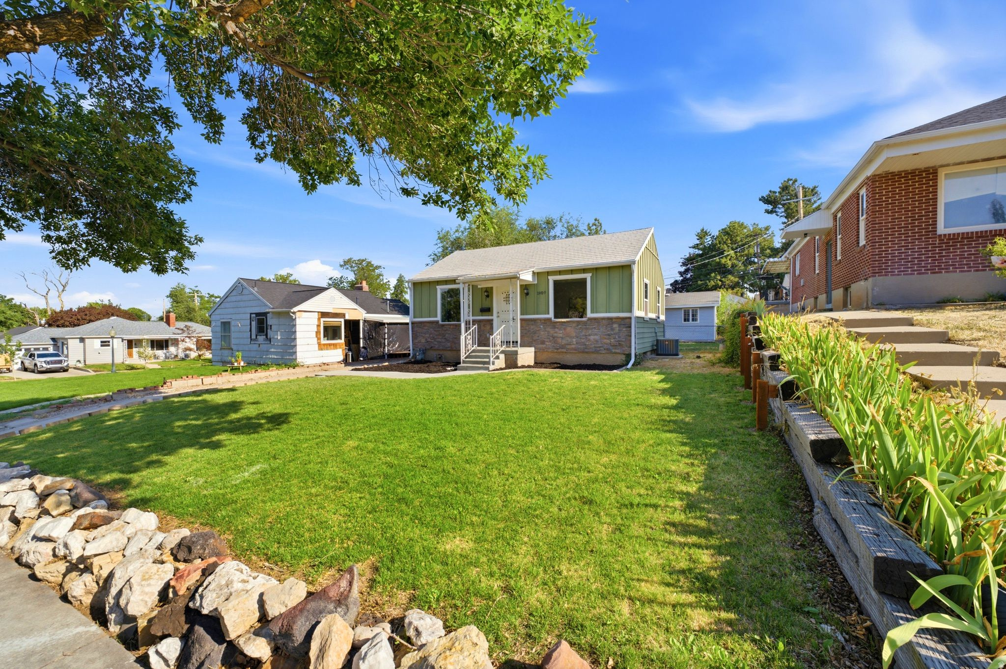 main property photo 28