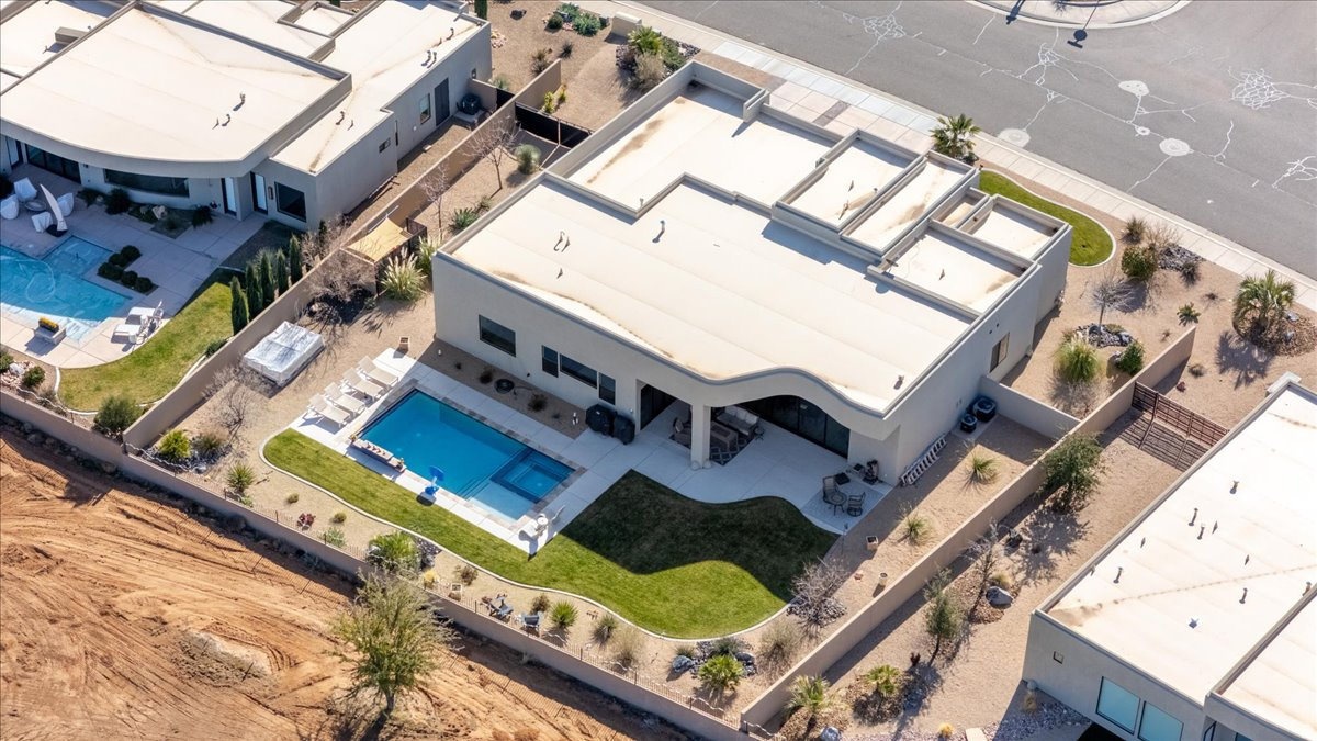 main property photo 74