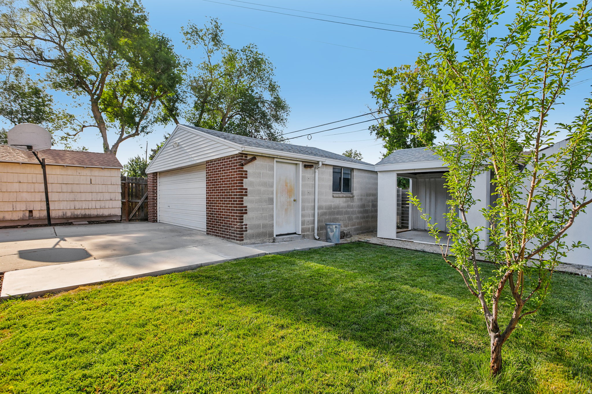main property photo 27