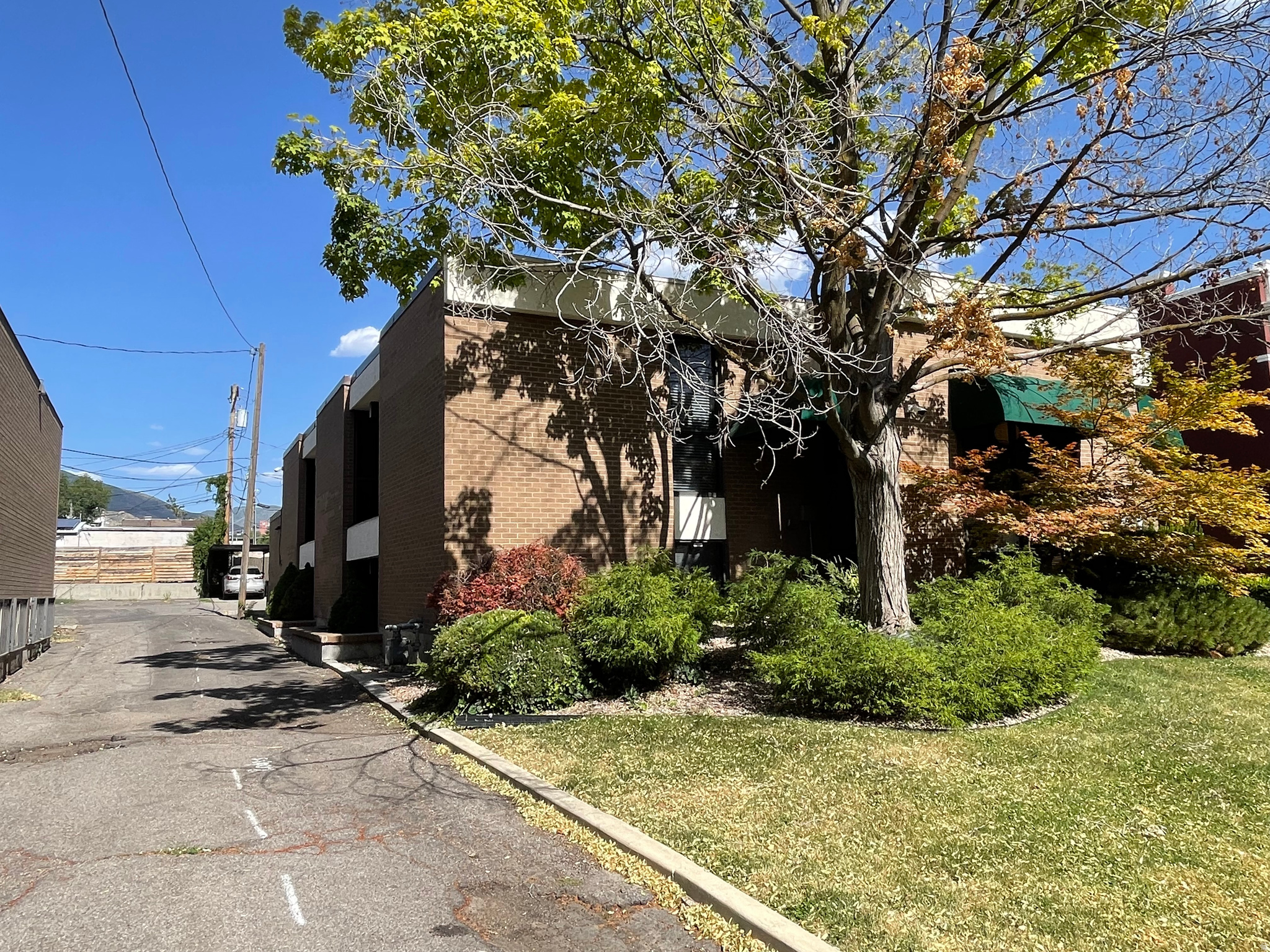 main property photo 28