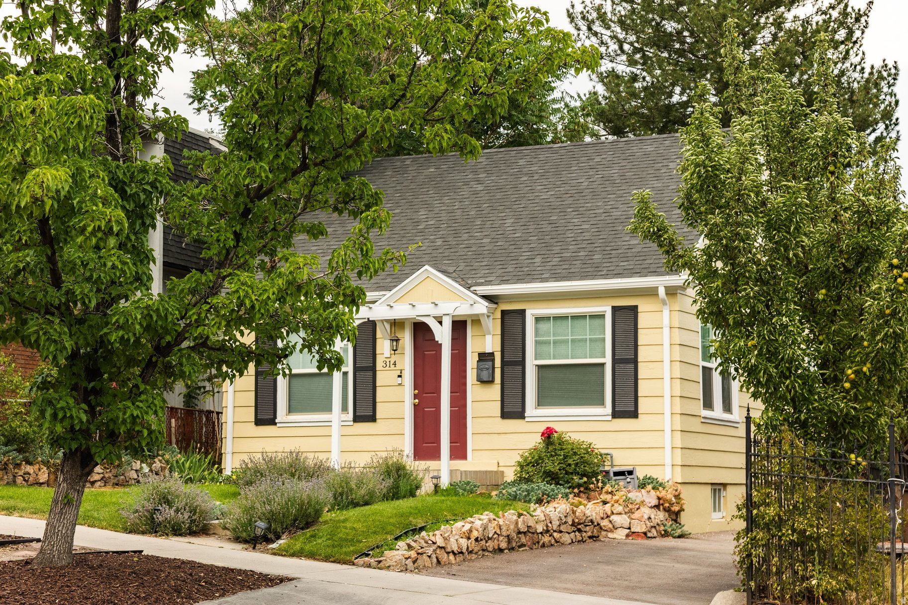 main property photo 27