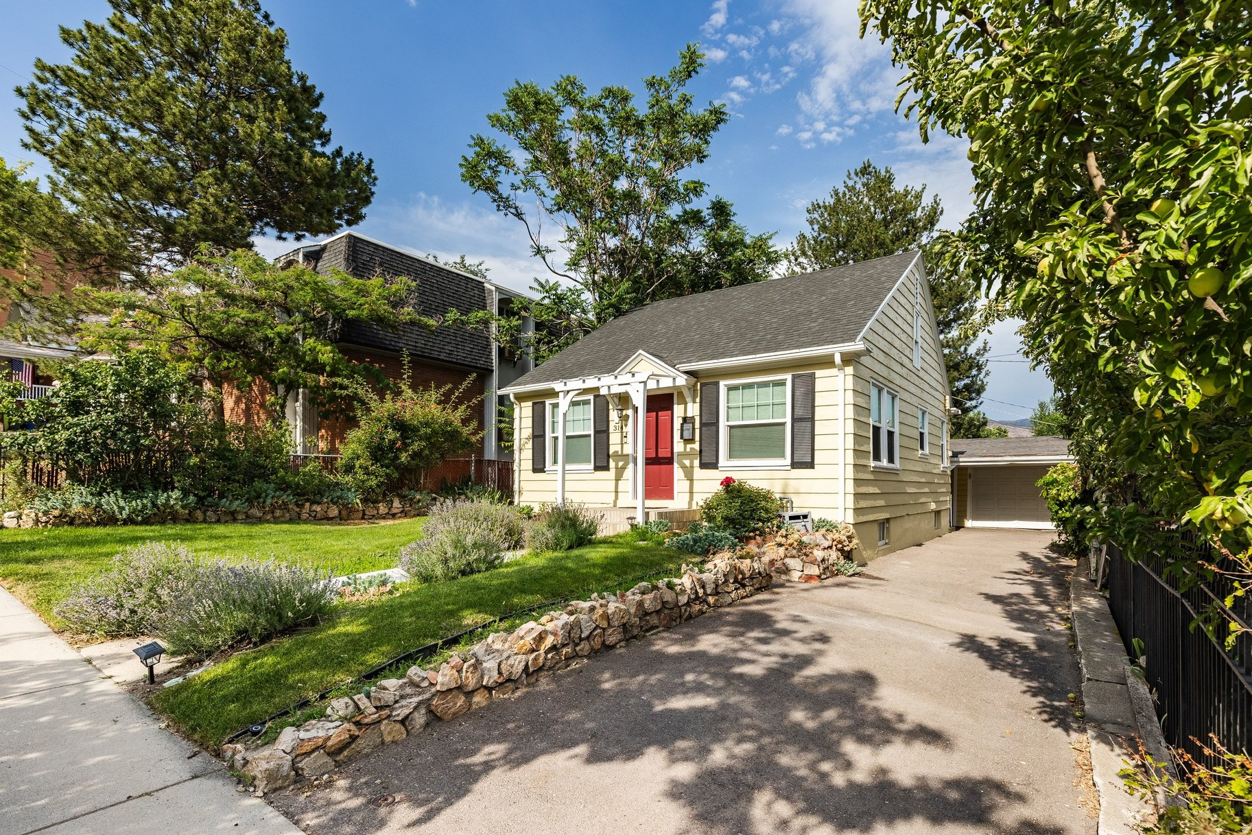 main property photo 28