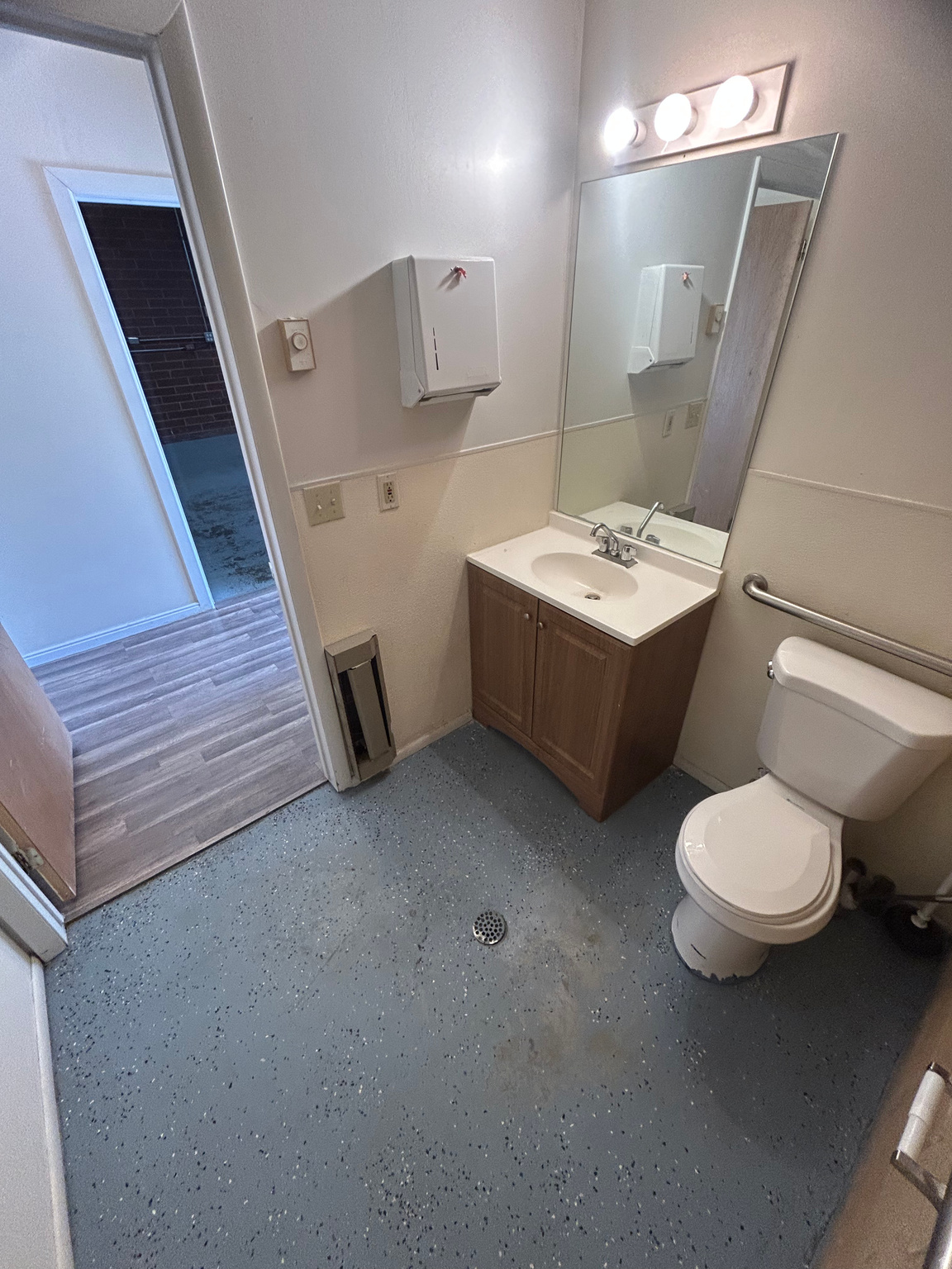 main property photo 17