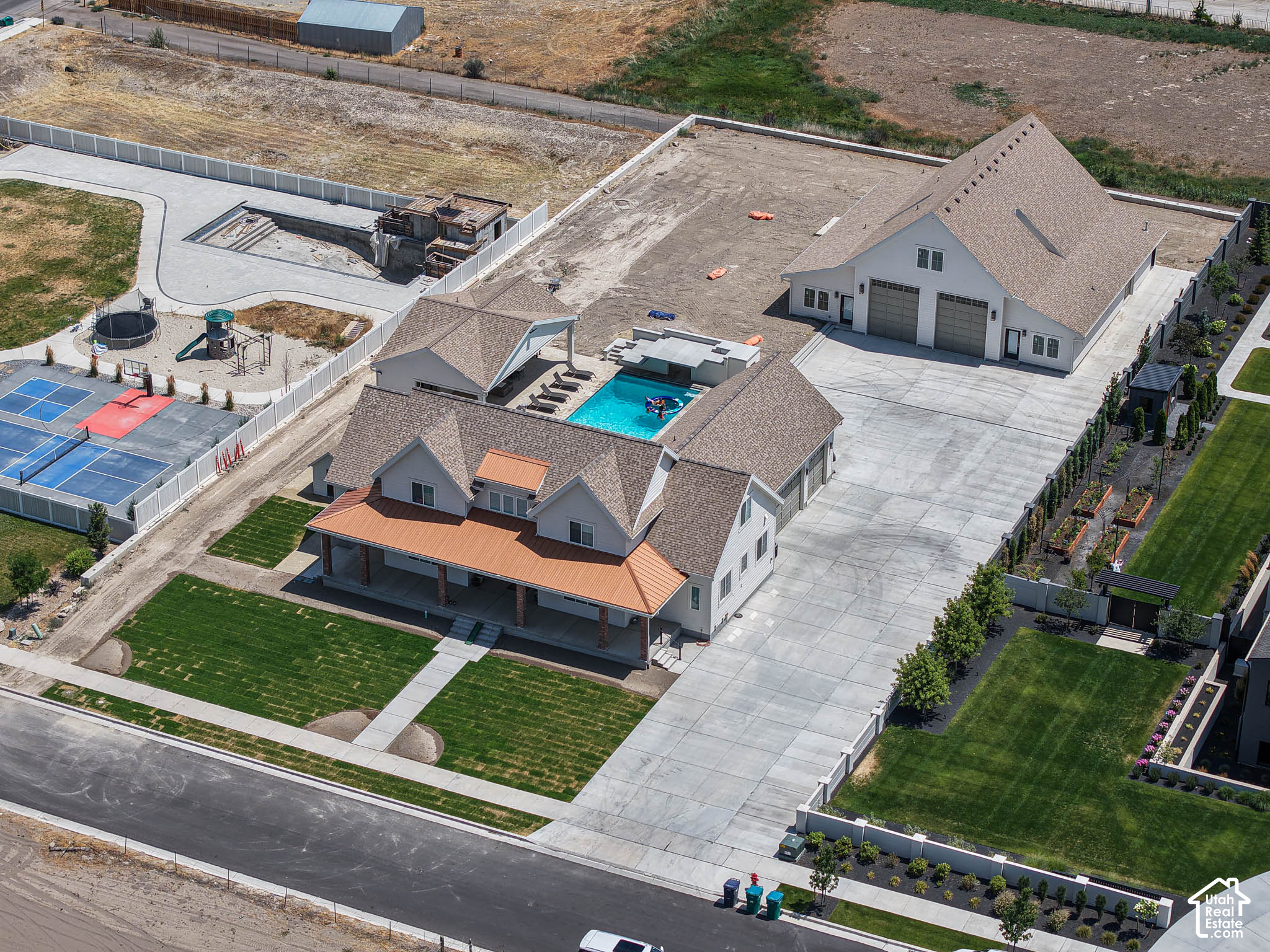 main property photo 20